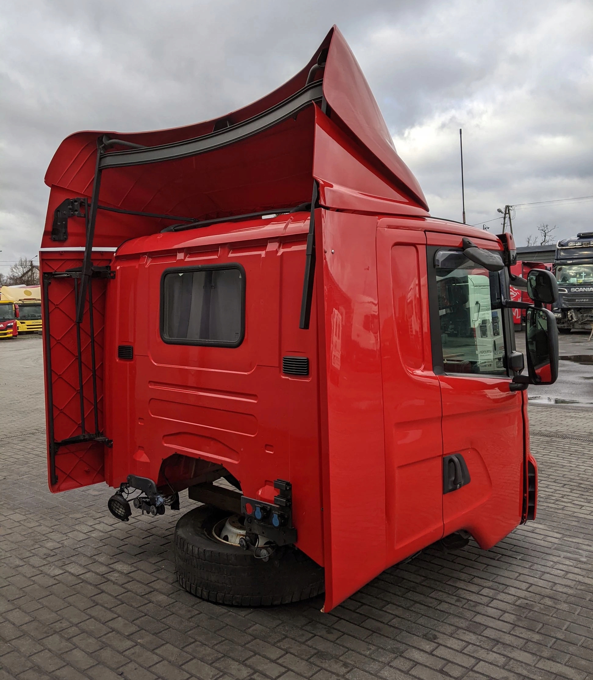 KABINA SCANIA G 2011 ROK Color red