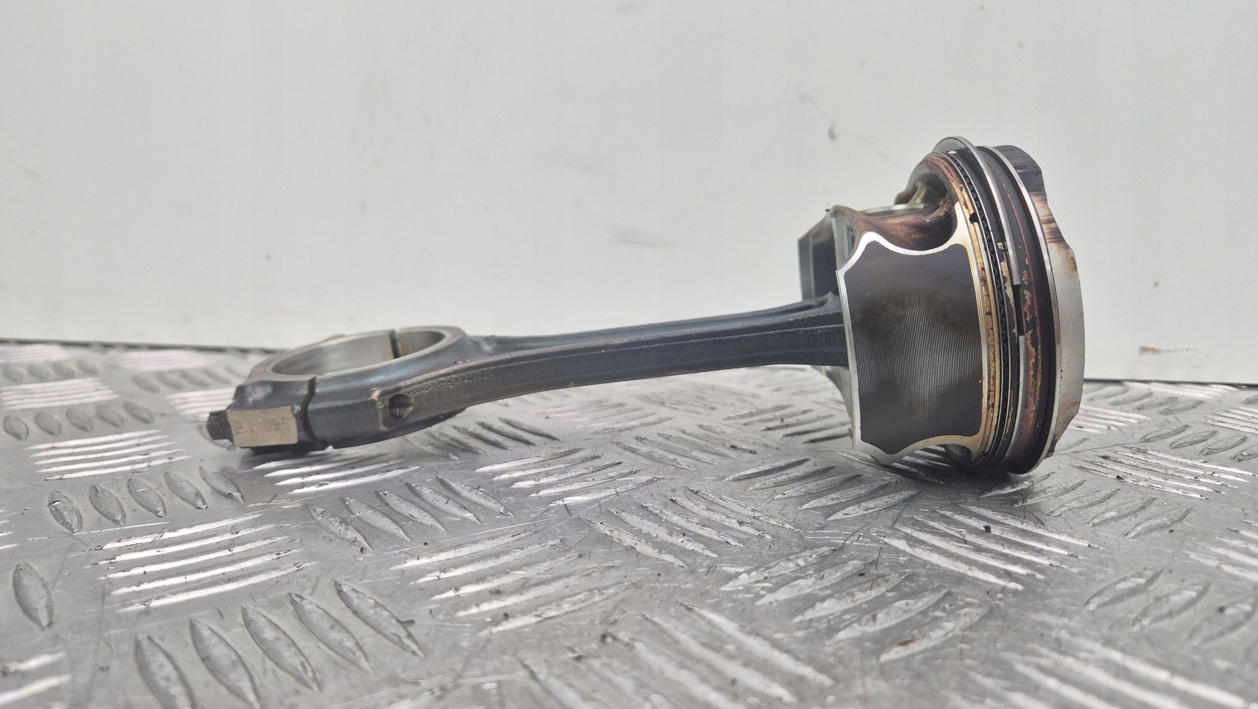 piston Mercedes A200 W176 DFA2700317 M270.910