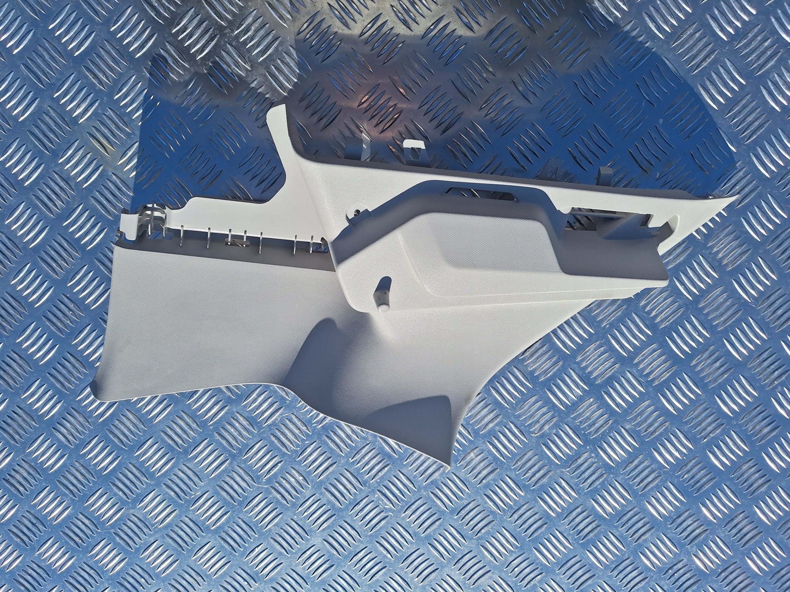 OSŁONA SŁUPKA LEWY TYŁ BAGAZNIKA 799126046R RENAULT CLIO 5 V 20r