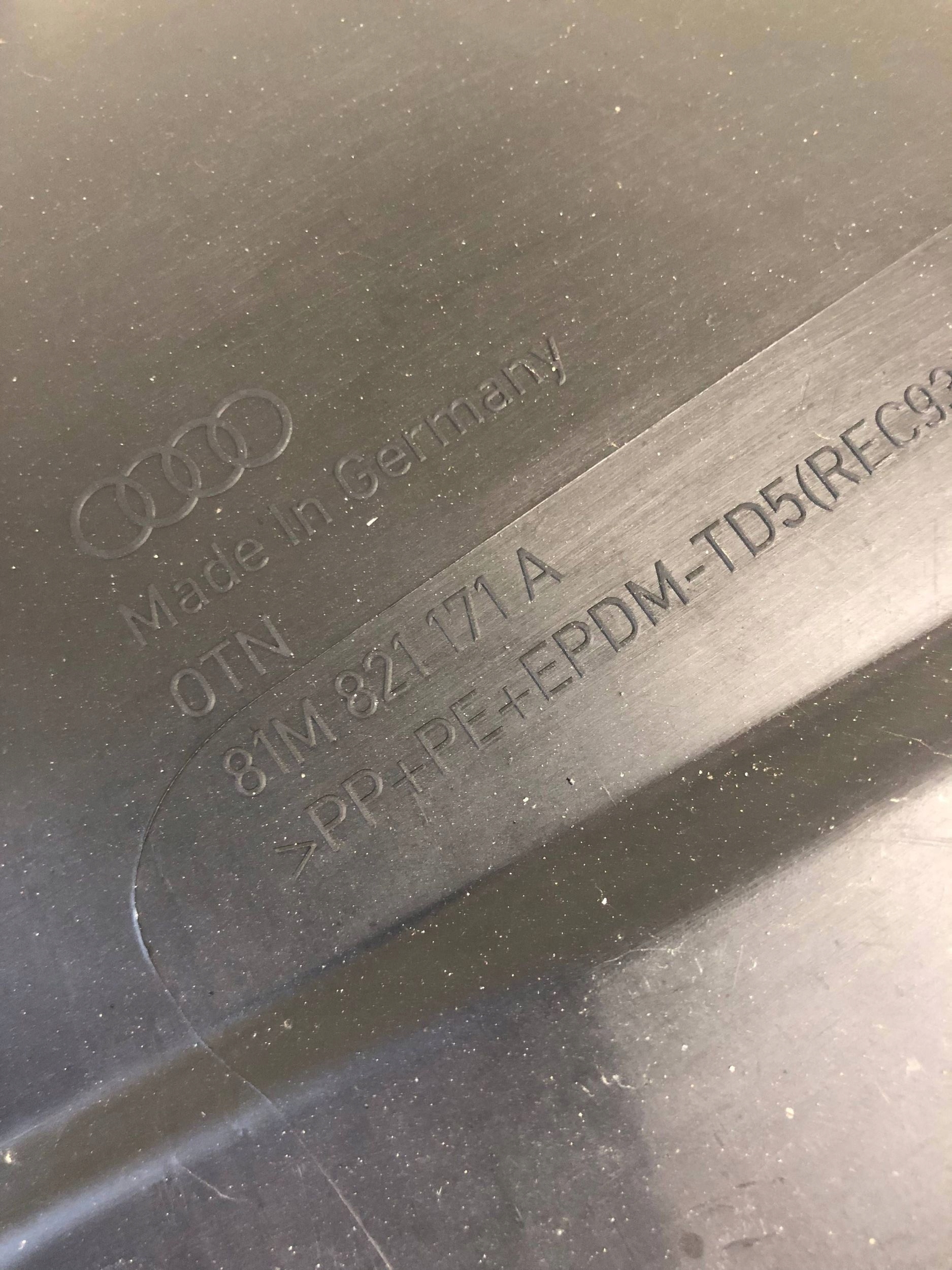 podblatník levý předek AUDI Q2 81M 81M821171A