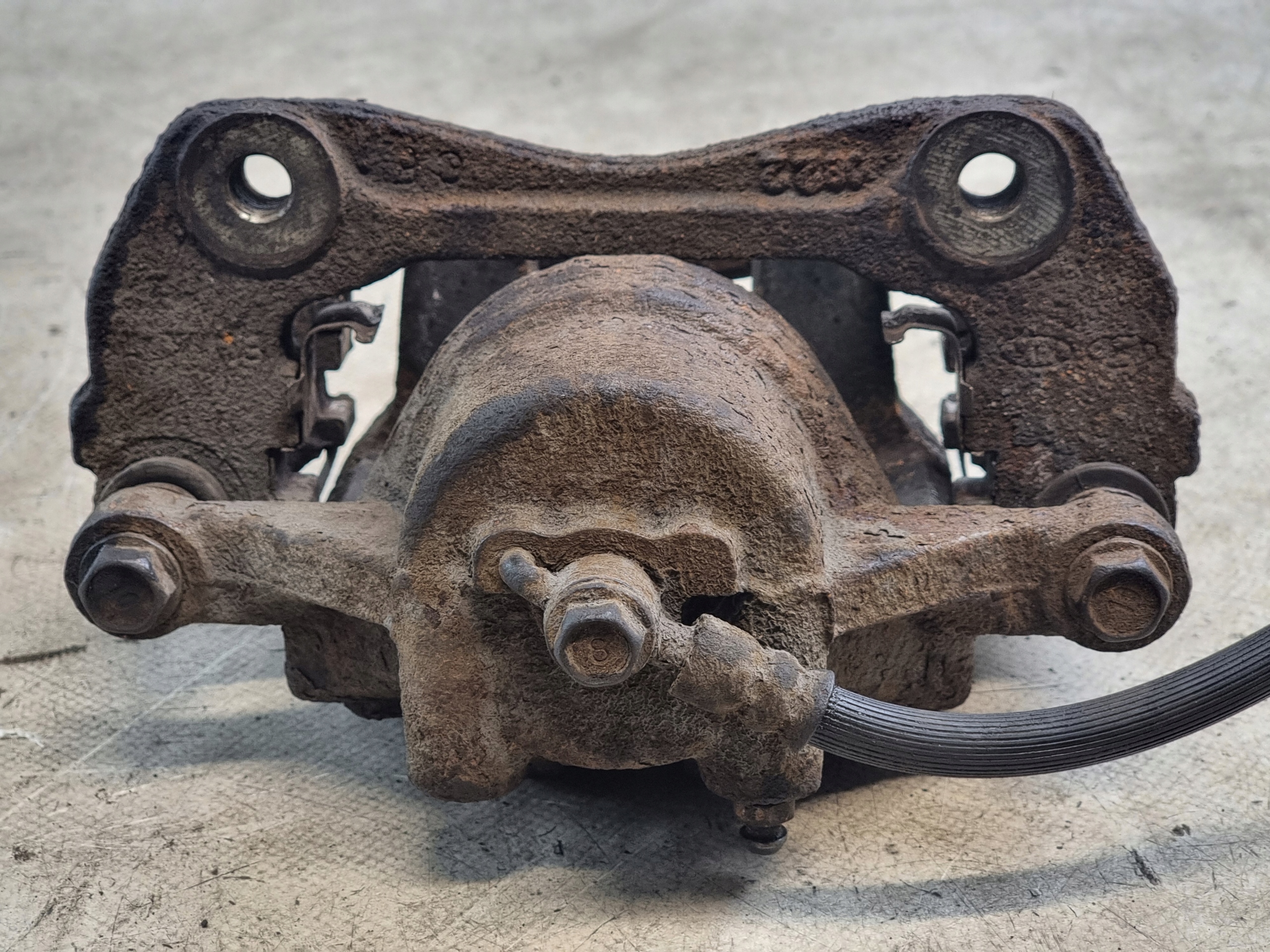 caliper brake right front HYUNDAI I30 and 1.4B 80kW 10r