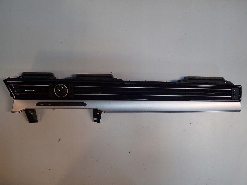 VW PASSAT B8 вентиляционные решетки часы 3G1858416C