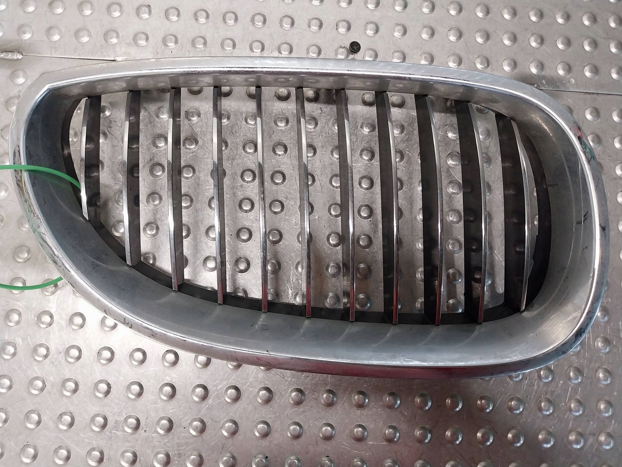 CHROM ATRAPY hűtőrács hip pack jobb 7065702 BMW 5 E60 E61