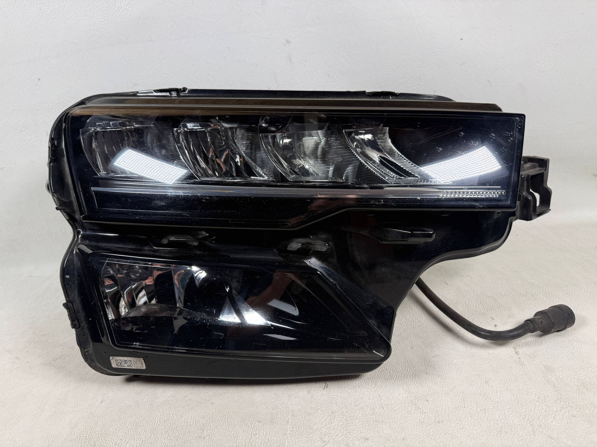 Skoda Karoq 17- 57B light right front front