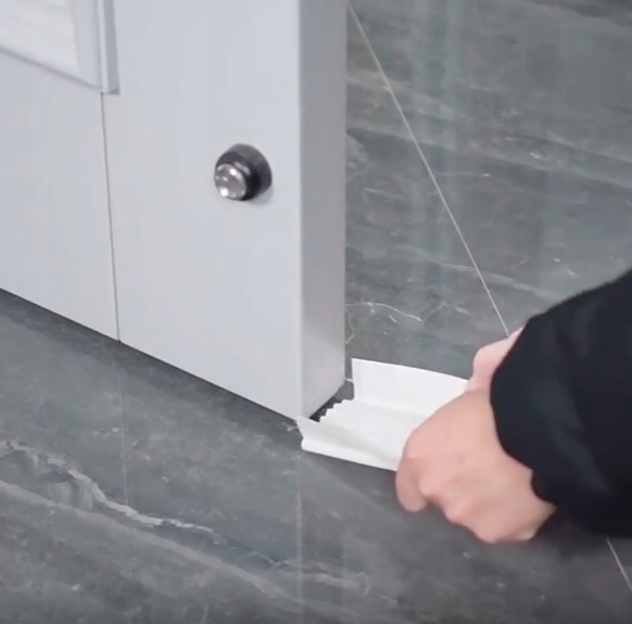 USZCZELKA USZCZELKI SAMOPRZYLEPNA NA PRZECIĄG POD DRZWI ANTYPRZECIĄG ZIMNO Długość 96 cm