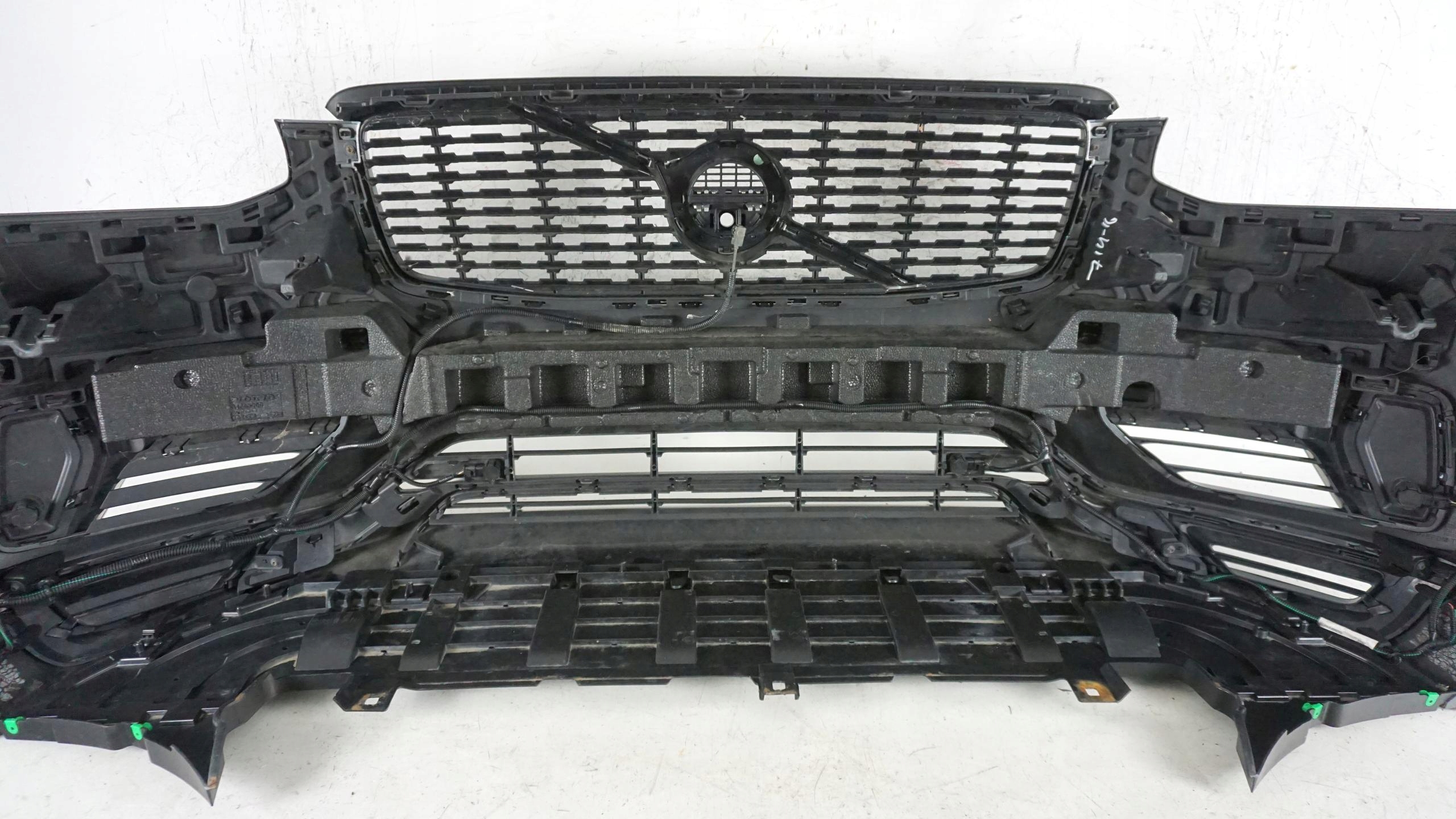 bumper front front VOLVO XC90 2 II 714-16 31690641 2018 grille PDC