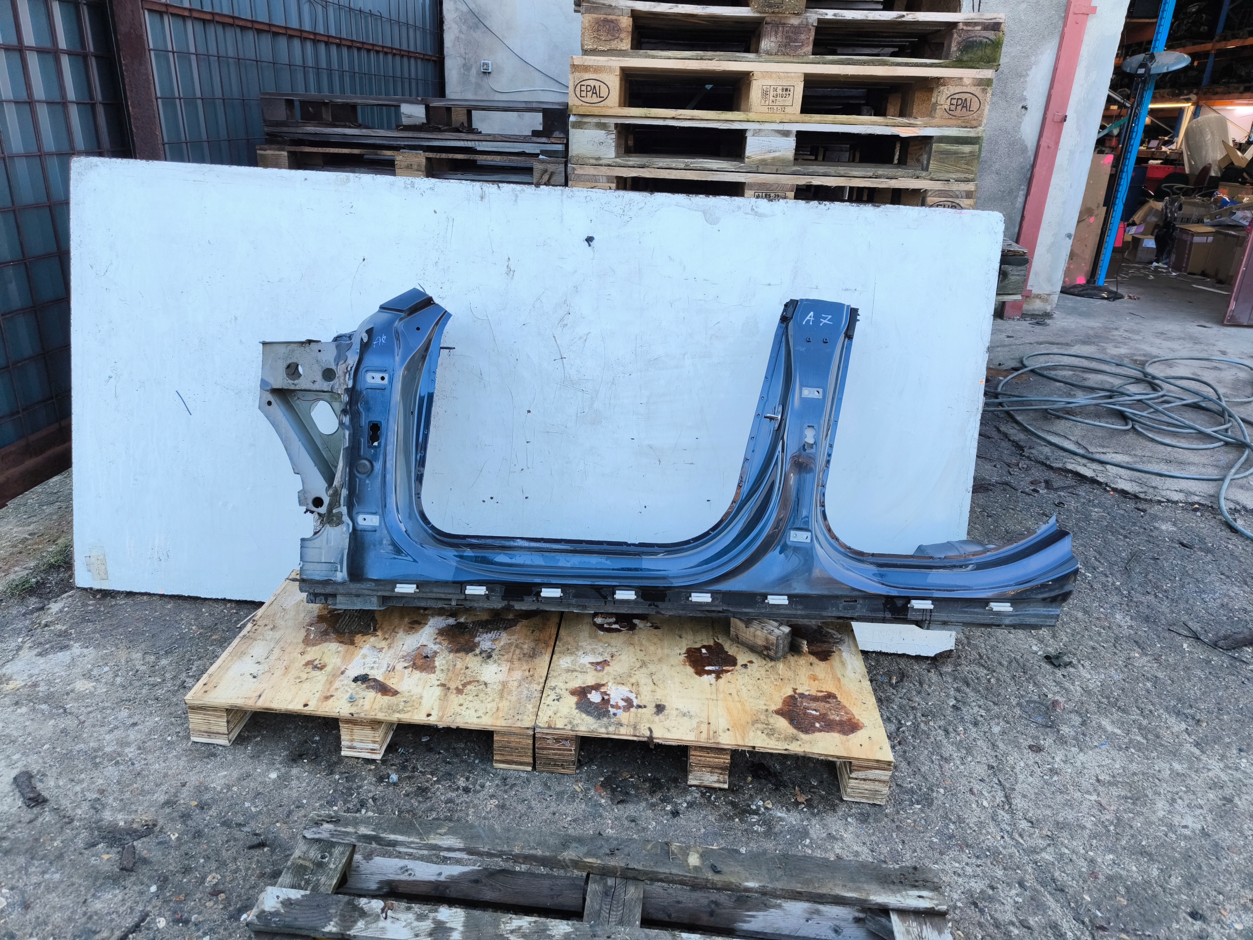 ЧЕТВЕРТИНА СТІЙКА ПОРІГ ЛІВА СТОРОНА A7g8 ОРИГІНАЛ !