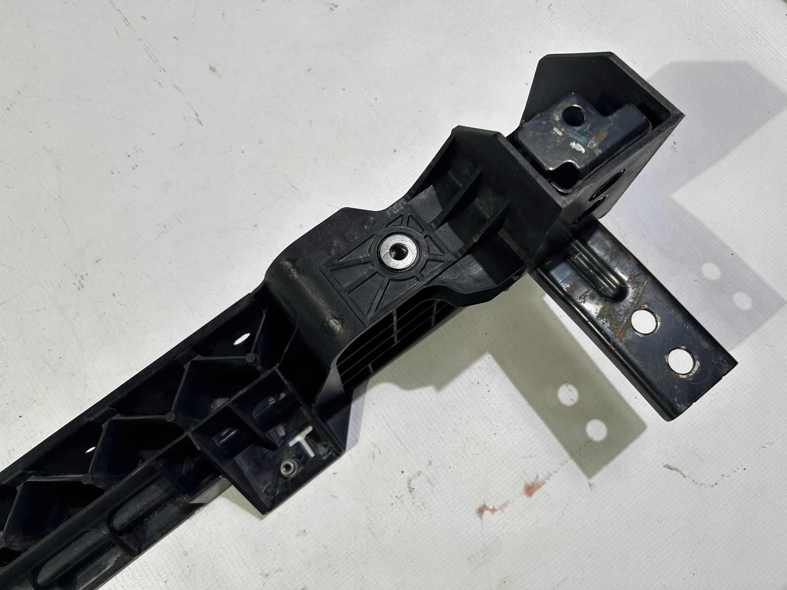 support panel for radiators pillar front cover Nissan Titan 2016r