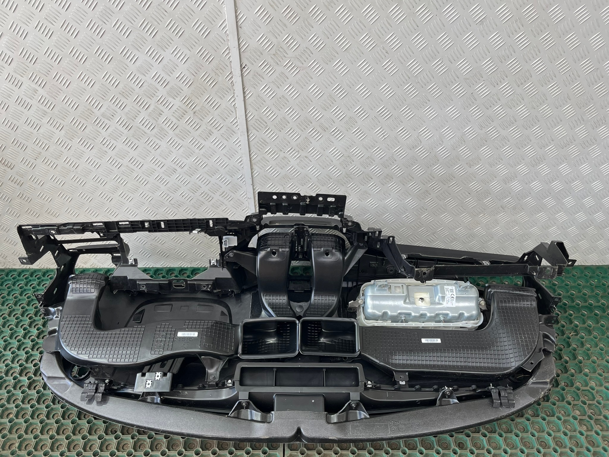FORD FOCUS MK4 18-24 dashboard console WYSTRZELONA without HEAD UP below START/STOP