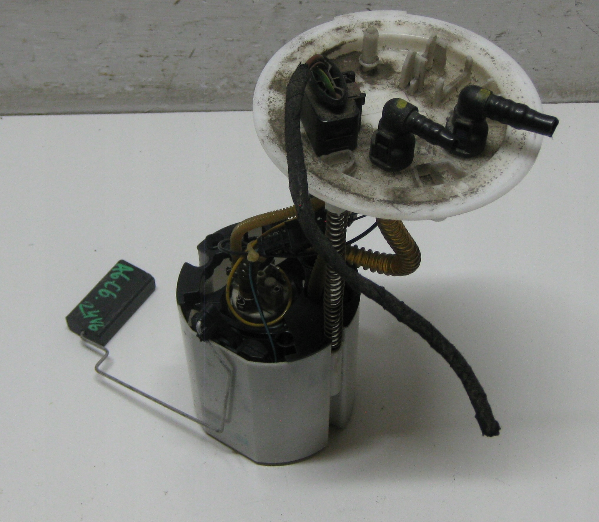 AUDI A6 C6 2.4 6V 05R feed pump 4F0919051P