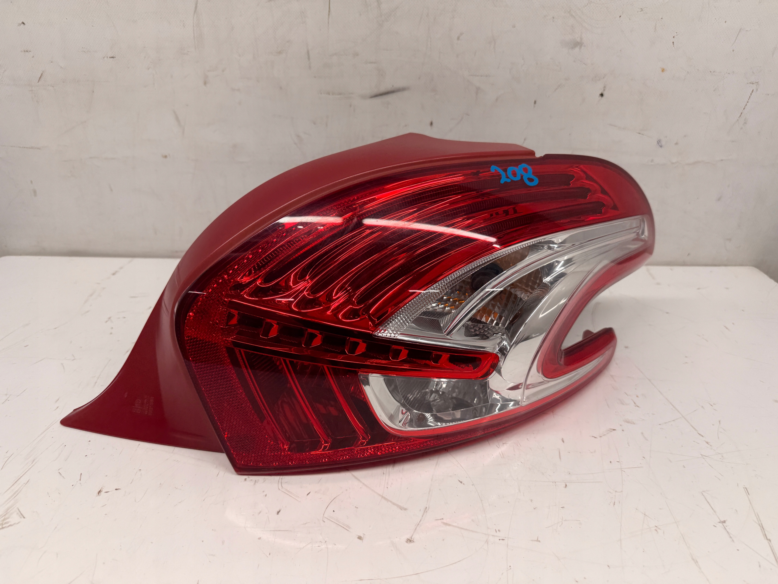 Peugeot 208 5D light right rear part right rear 9672628380