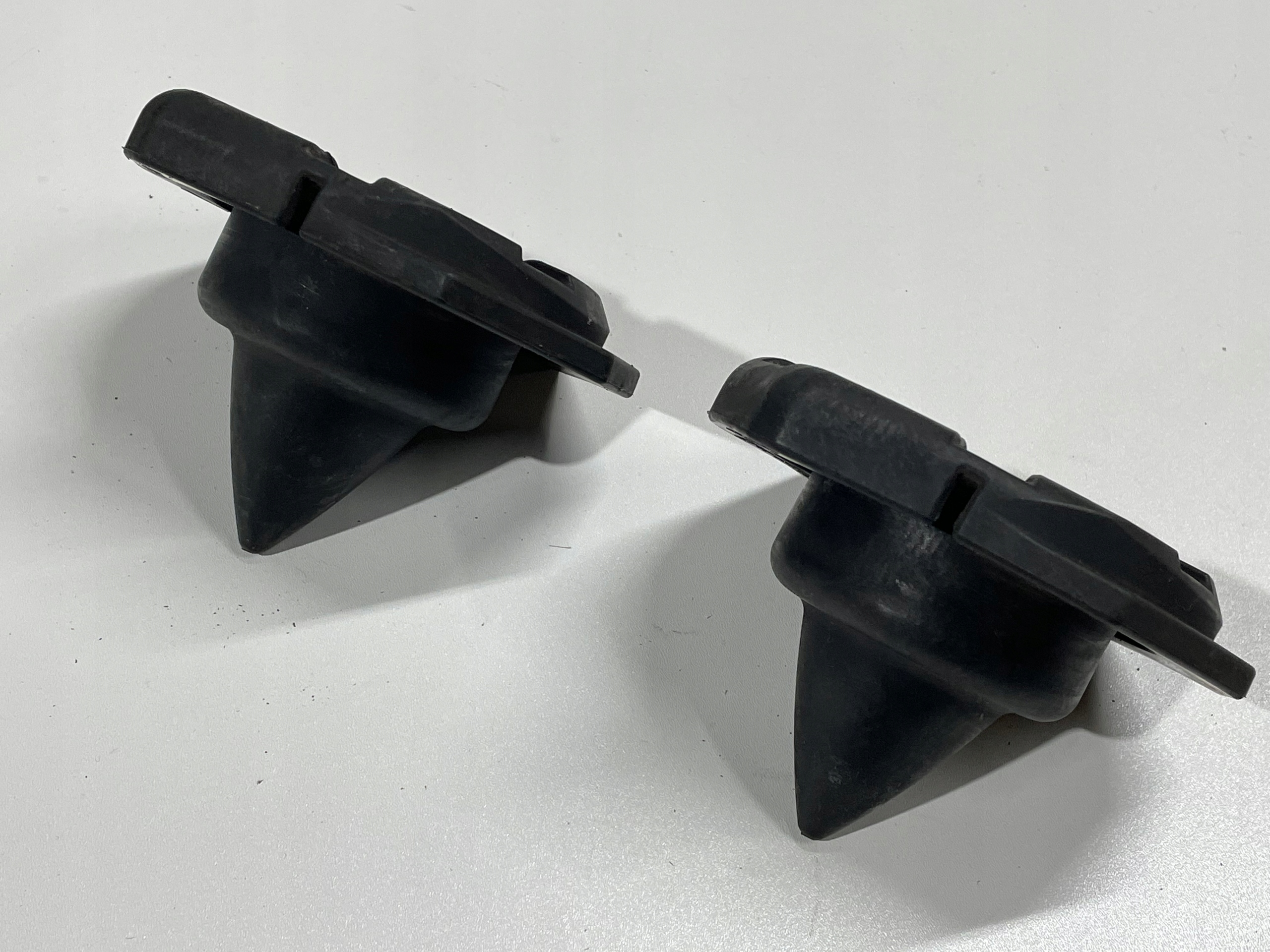 QASHQAI J11 14-20 ODBÓJ SPRĘŻYNY ZAWIESZENIA TYŁ Producent części Nissan OE