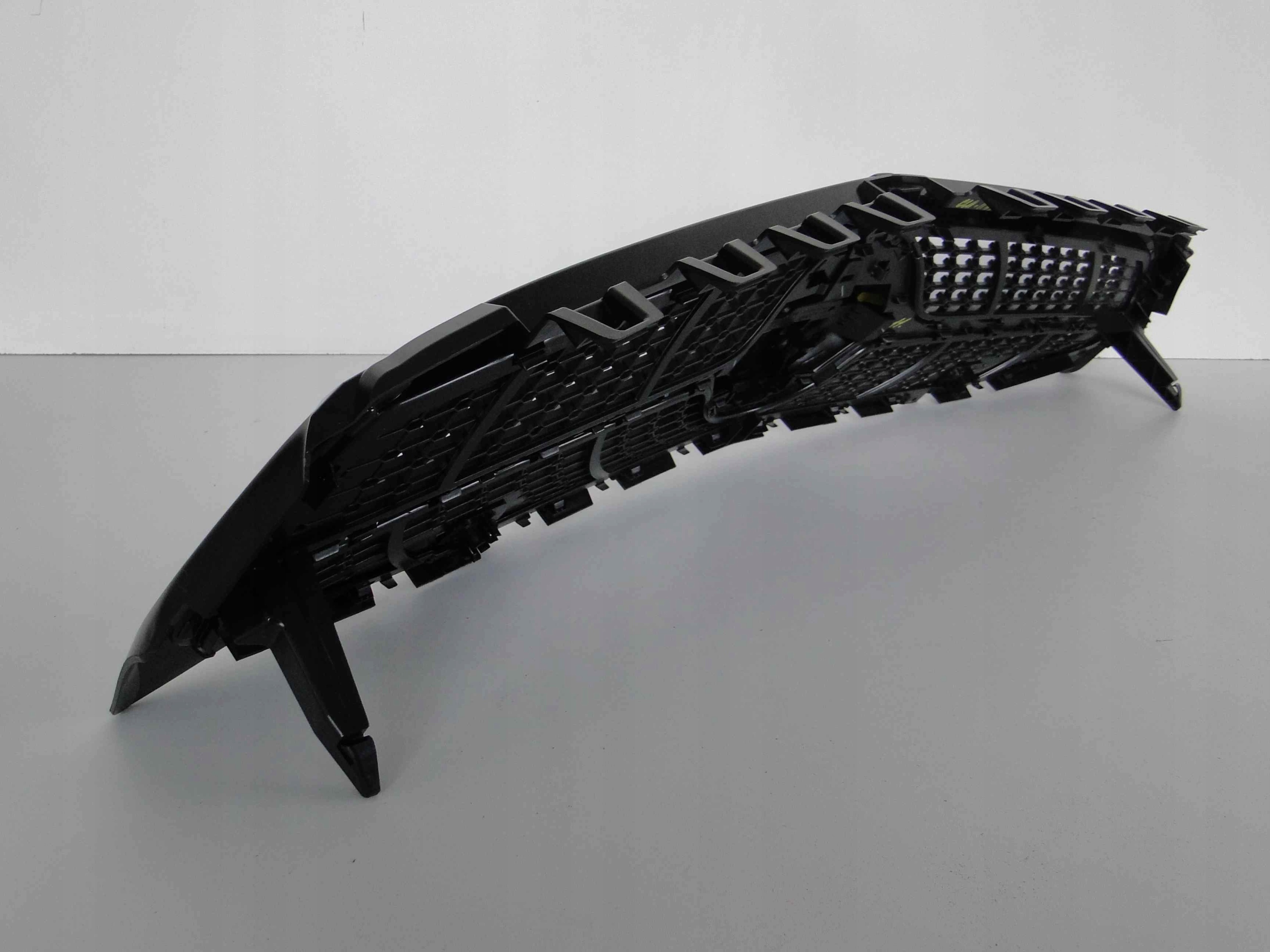 MERCEDES CLA 118 GRILL ATRAPA DIAMENT KAMERA ORYG Kolor czarny