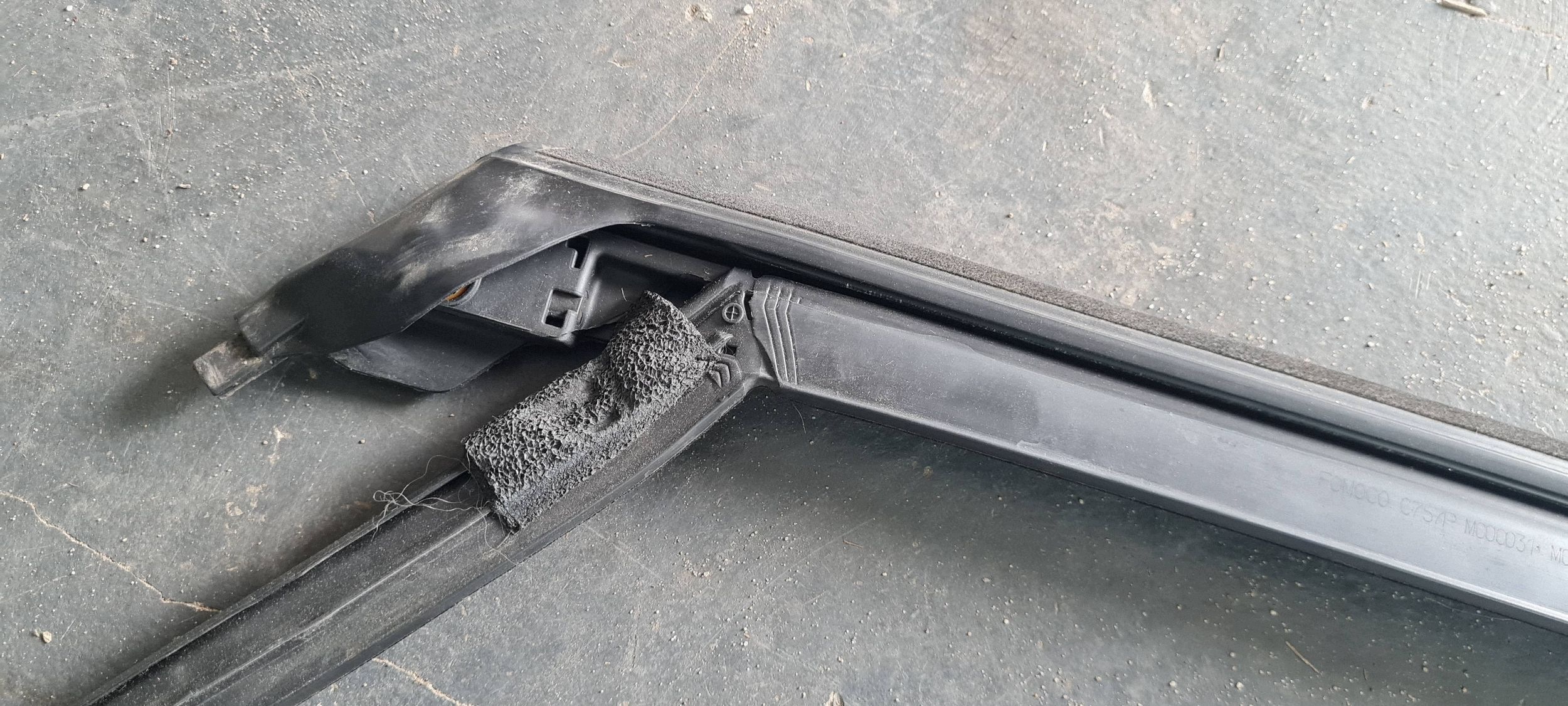Ford Edge II 2020 gasket rubber windows door left rear part FT4BR25825