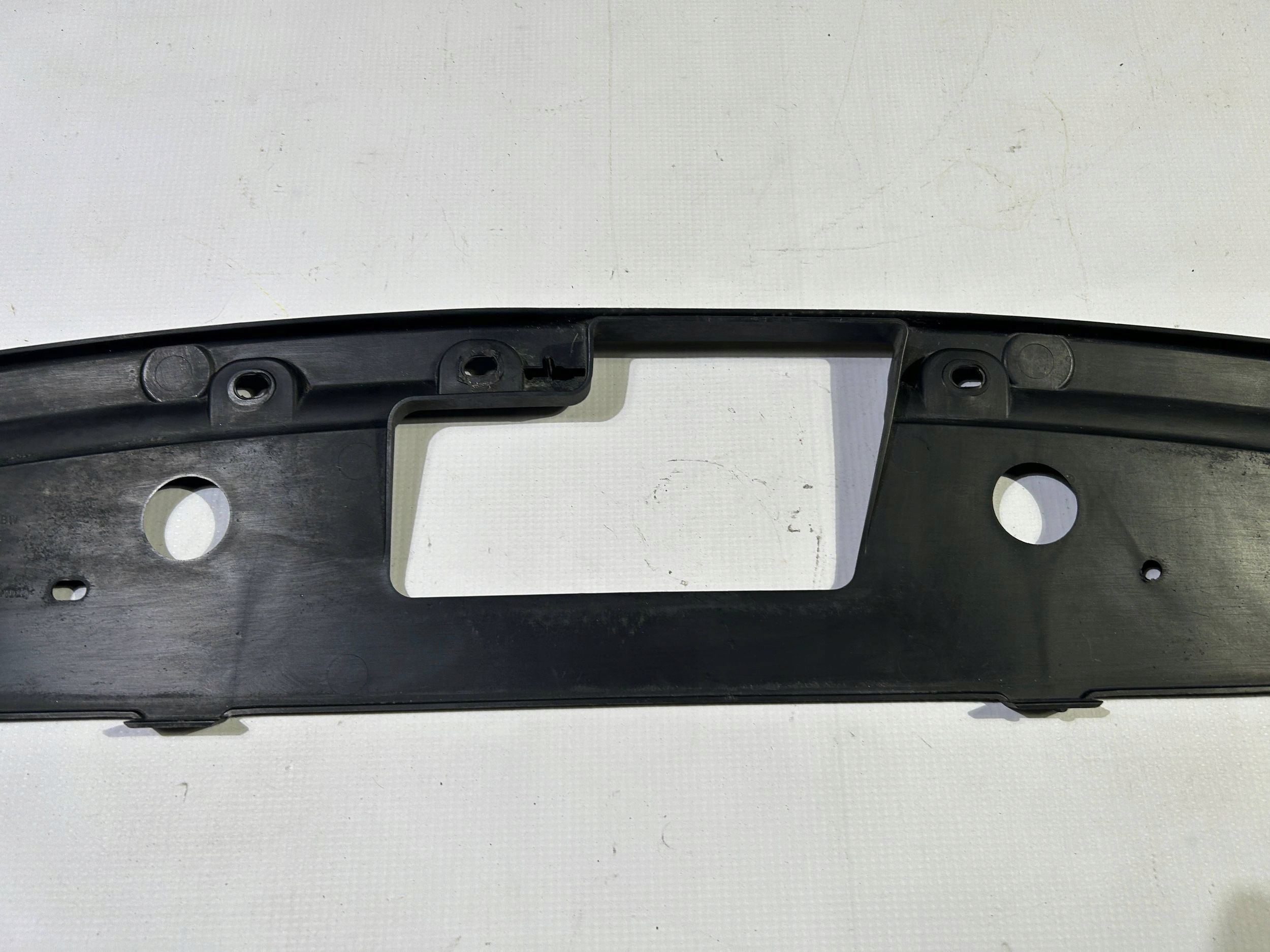 Horn kryt stěny předního chladiče Ford Explorer 2011