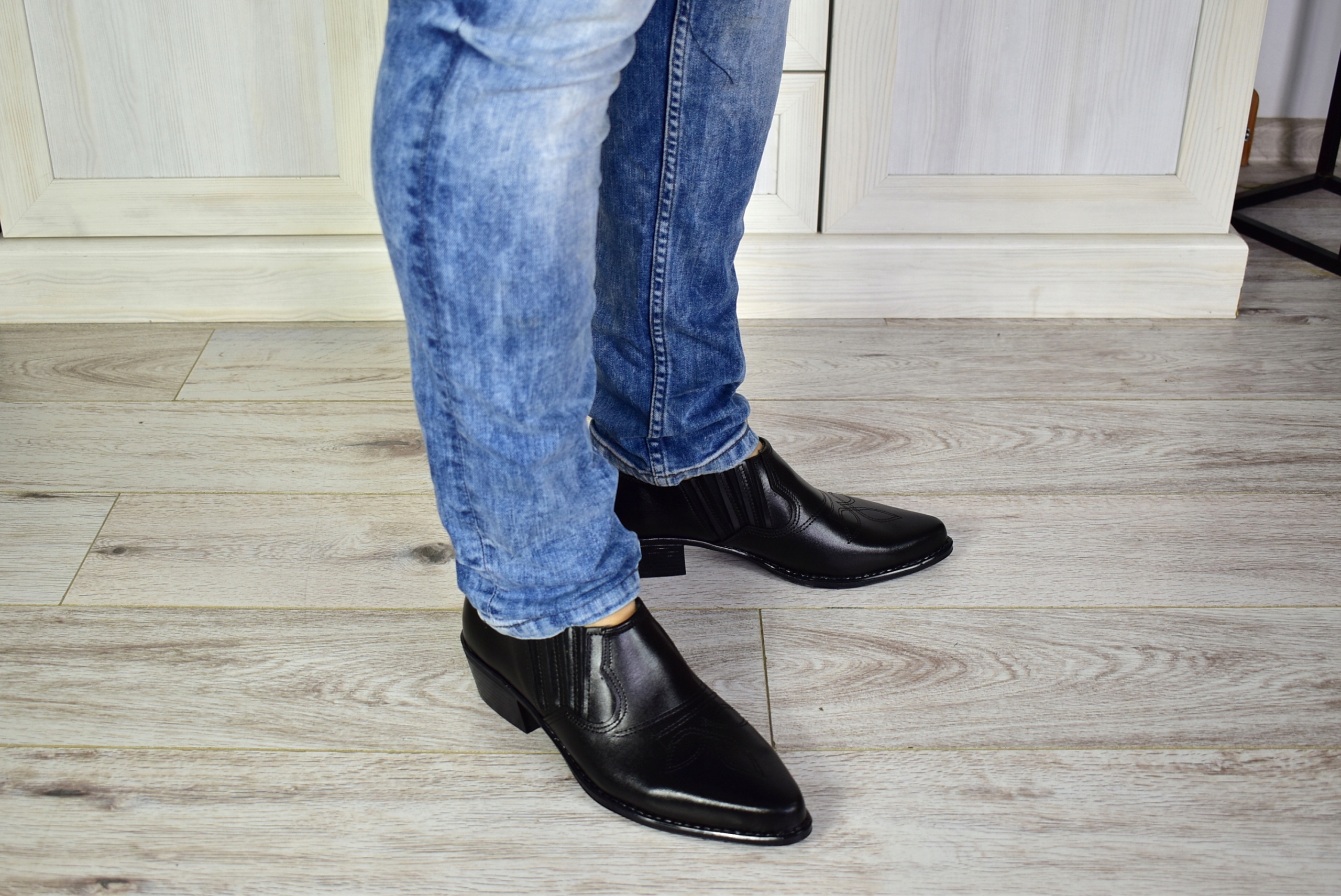 KOWBOJKI MĘSKIE NISKIE CZARNE SKÓRZANE 39 Marka inna