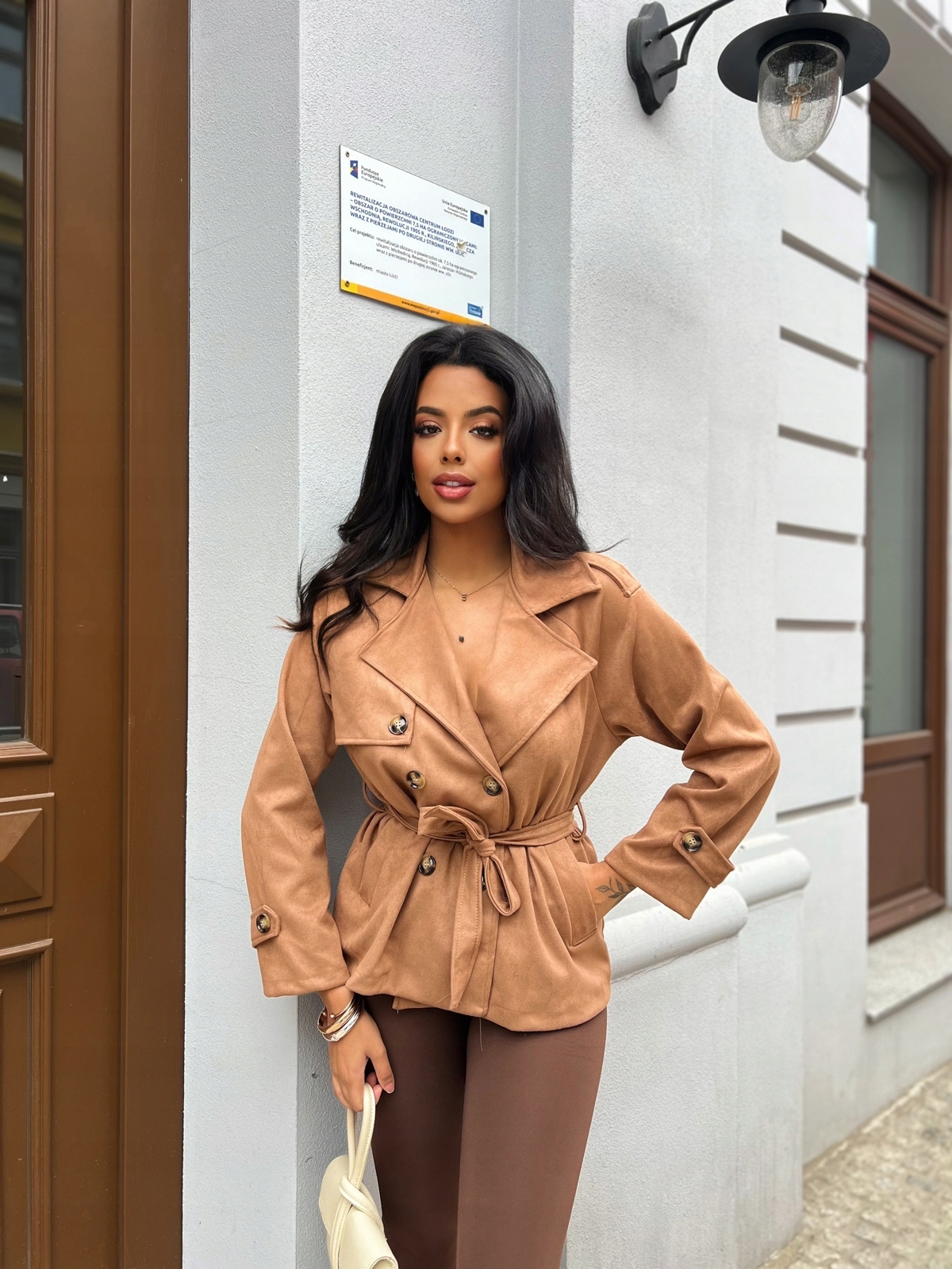 Kurtka krótki trencz przejściowy z paskiem miękki zamsz camelowy