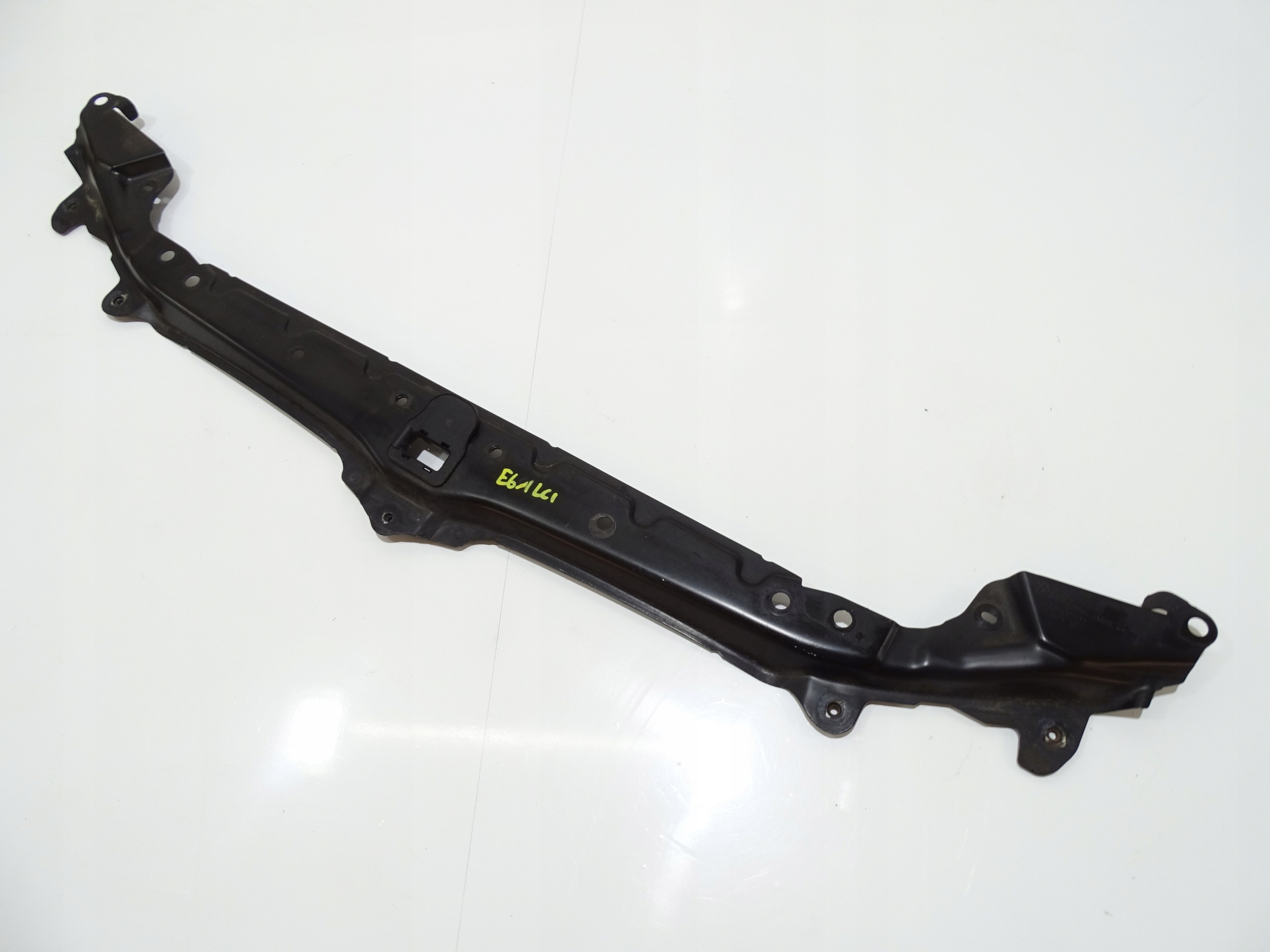 Support plaque Pare choc SRODKOWE BMW E61 LIFT 7163462