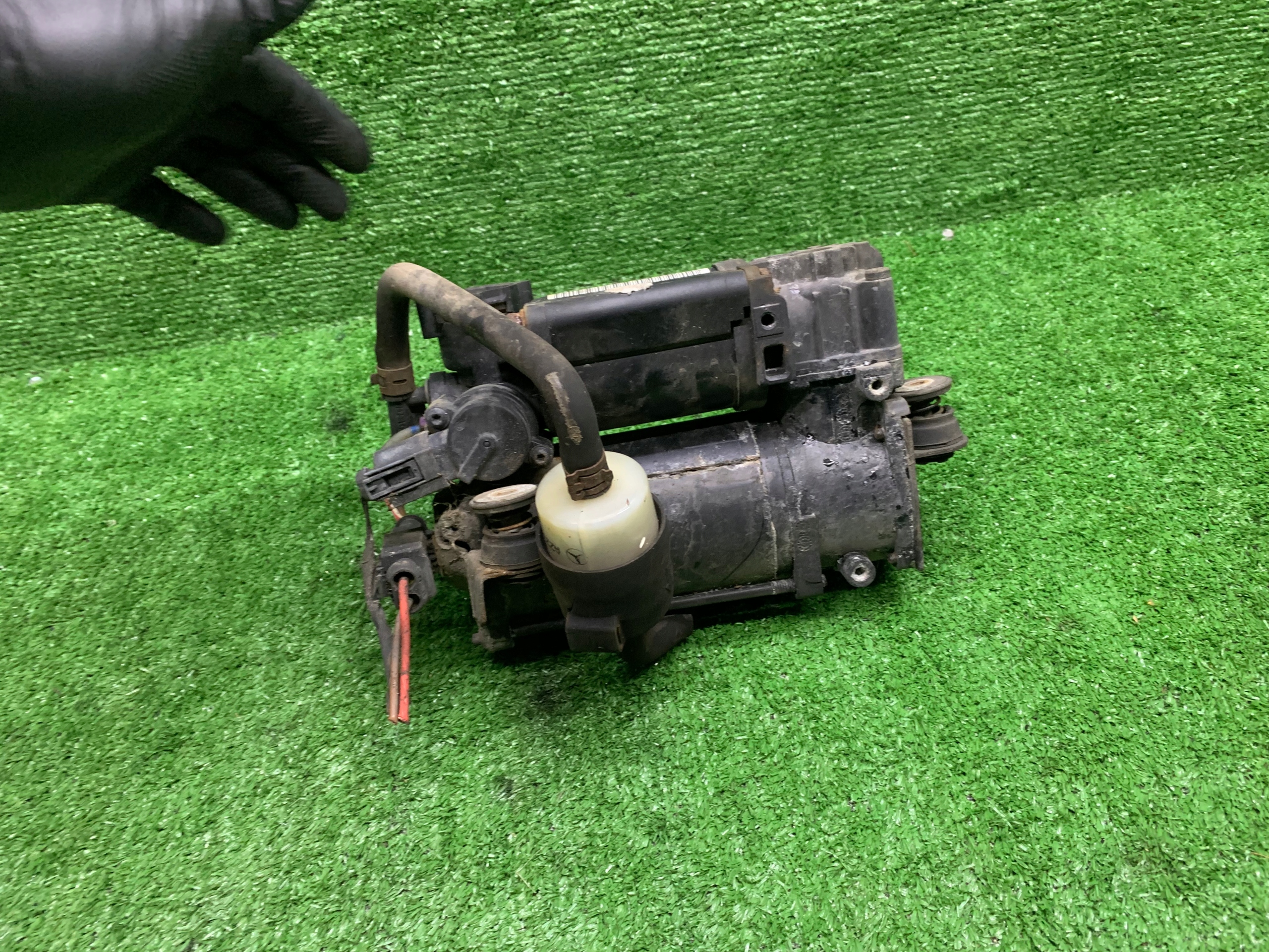 MERCEDES W211 Pompa COMPRESSORE SOSPENSIONI AIRMATIC 2113200304