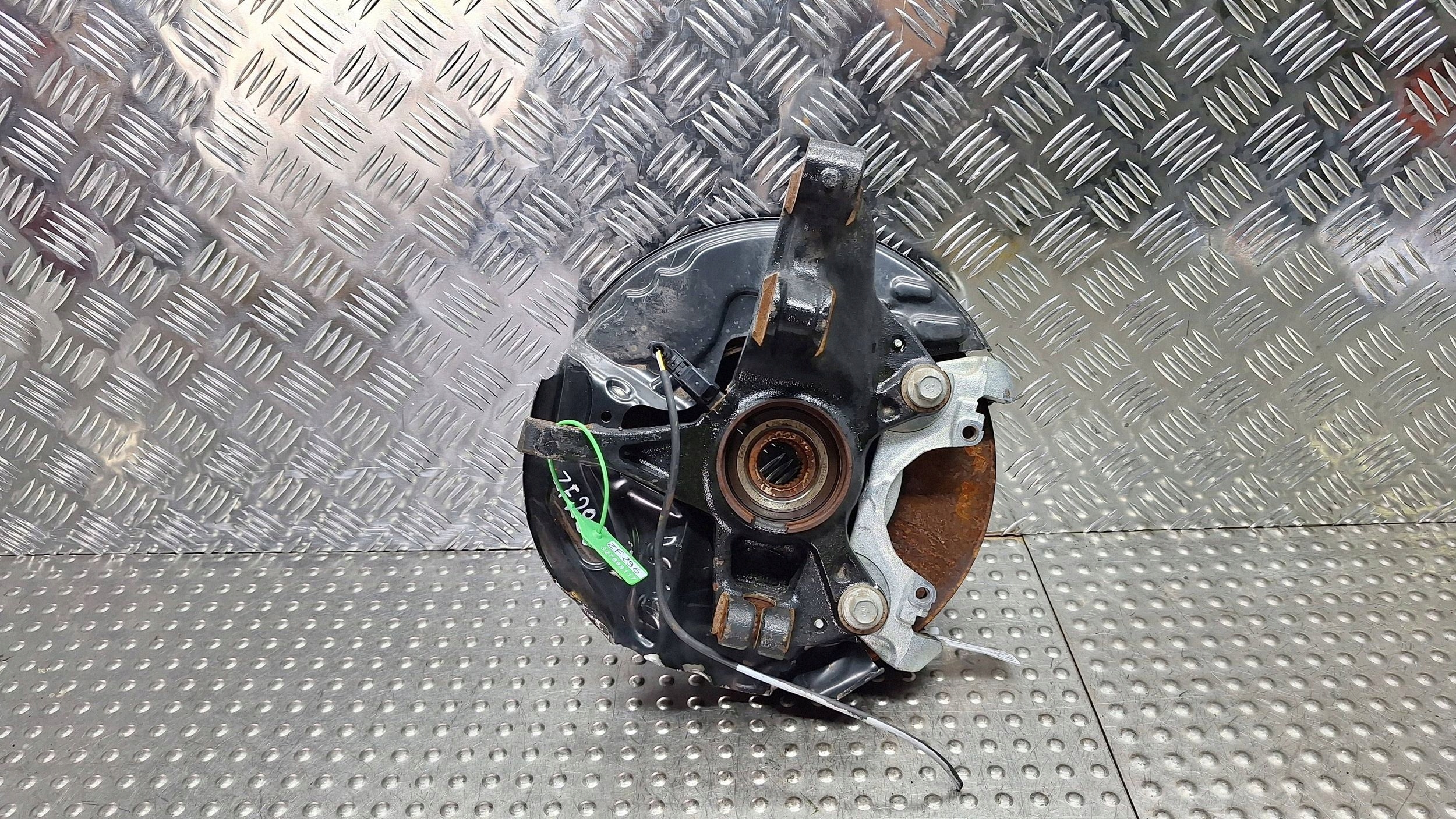 otoč čepu levá předek JX6C-3K171-D1A FORD FOCUS MK4 1.5 TDCI