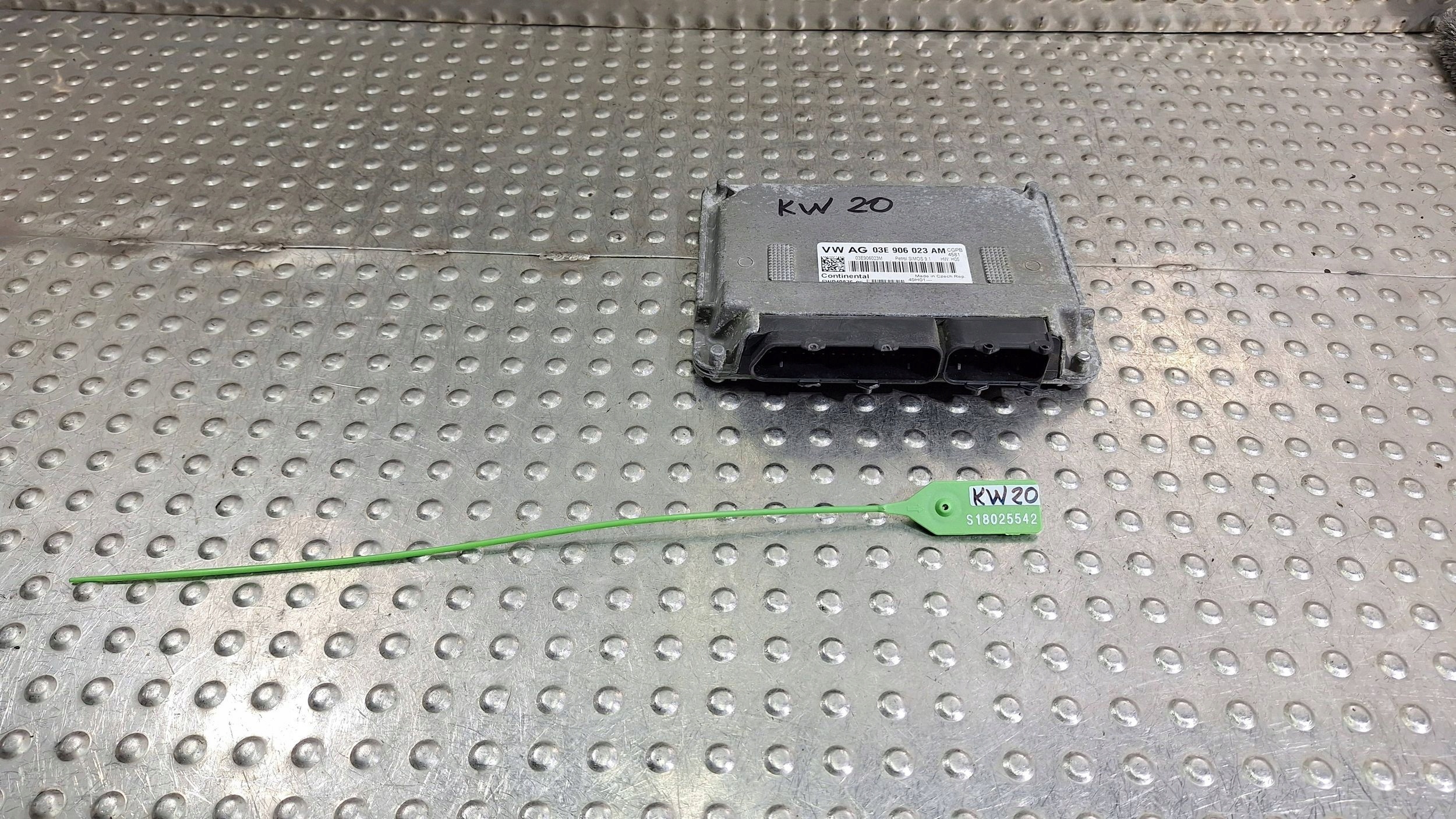 computer control unit of the engine 03E906023AM 5WP4087605 SEAT IBIZA IV 1,2 12V