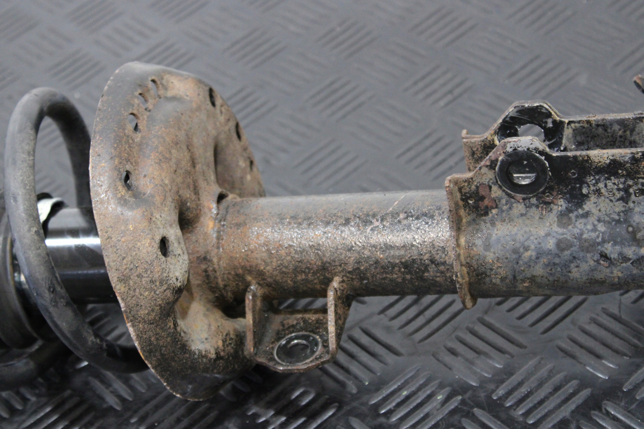 shock absorber McPherson right front 13329596 OPEL AMPERA 1,4 BENZ