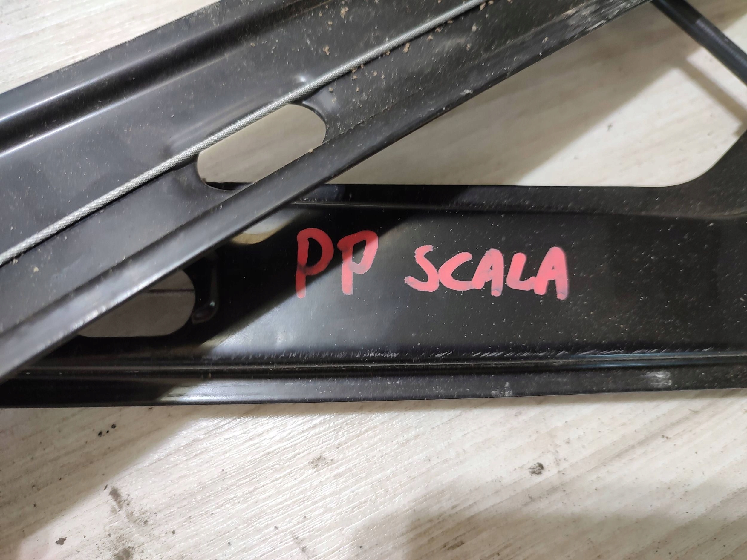 Skoda Scala 2020 front right mechanism lifting windows przedniej