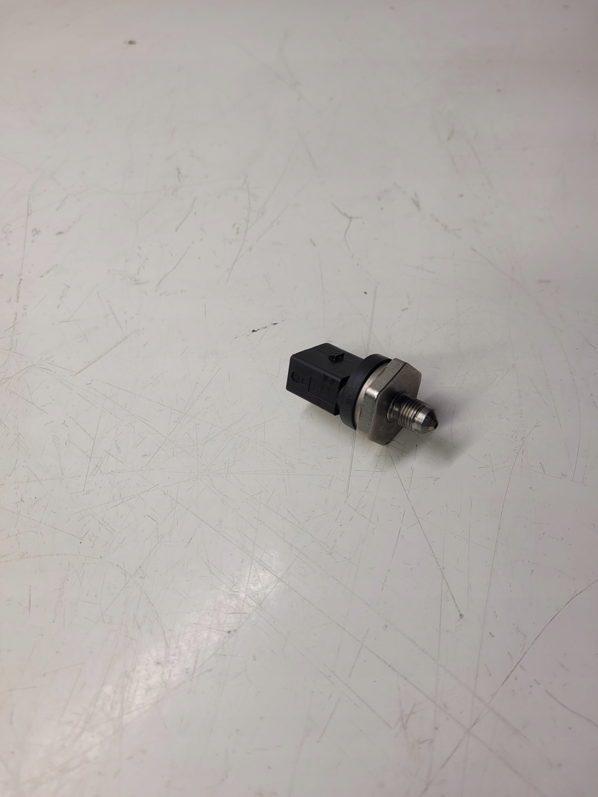 CAPTEUR PRESSION CARBURANT AUDI VW SEAT 06H906051F