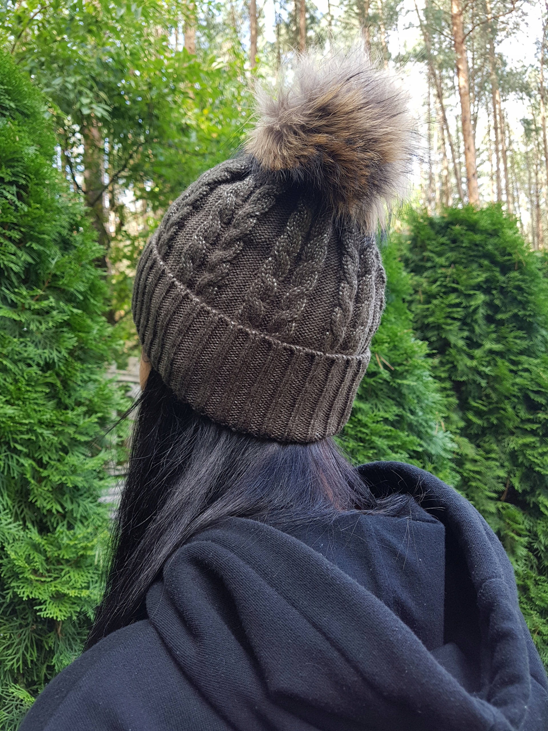 

Ciepła Czapka z pomponem Jenota na jesień/zimę