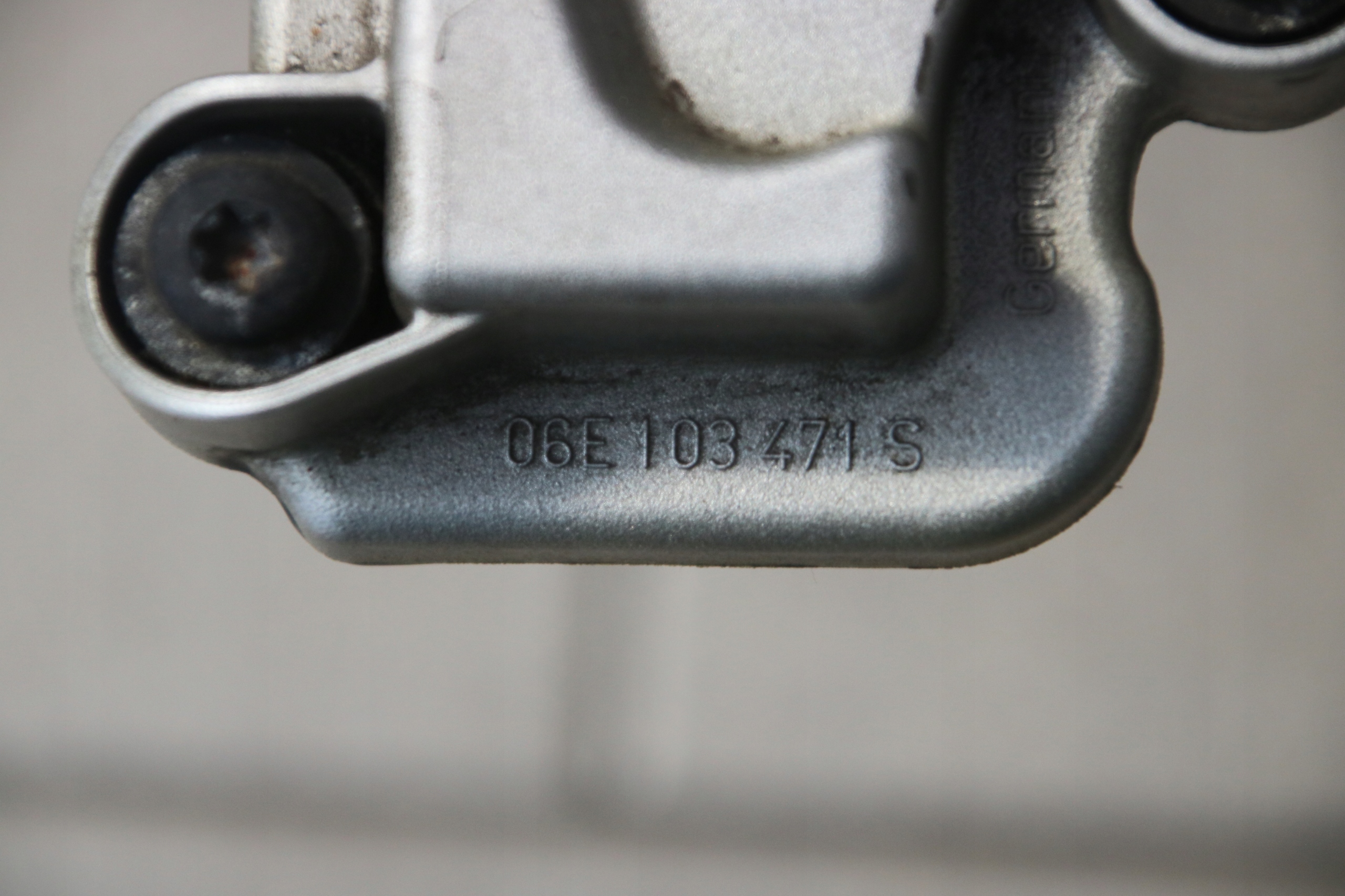AUDI A4 A6 A8 3,0 TFSI Abdeckung der Ventile 06E103471S