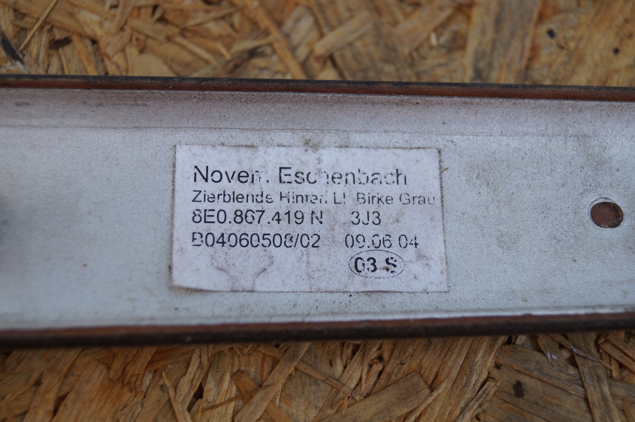 молдинг Audi A4 B7 Grau