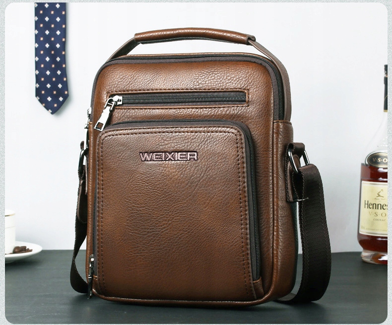 TORBA MĘSKA NA RAMIĘ CZARNY BRĄZ KIESZENIE PRACA Kolor czarny