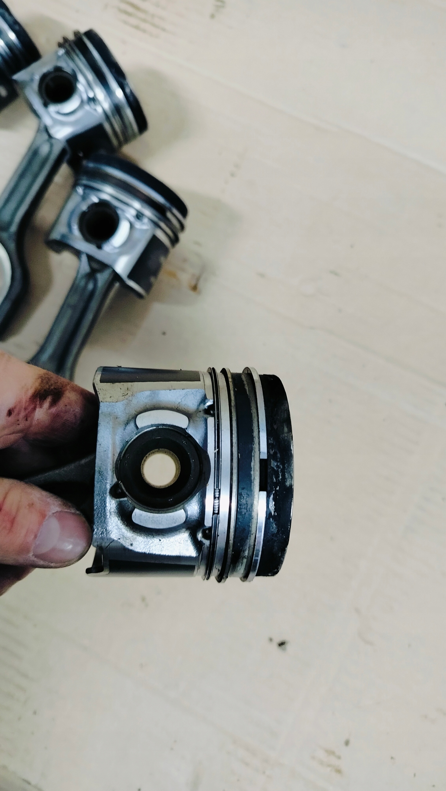 Ford Focus MK3 III C MAX MK2 1.6 Tdci 115KM T1DB piston connecting rod