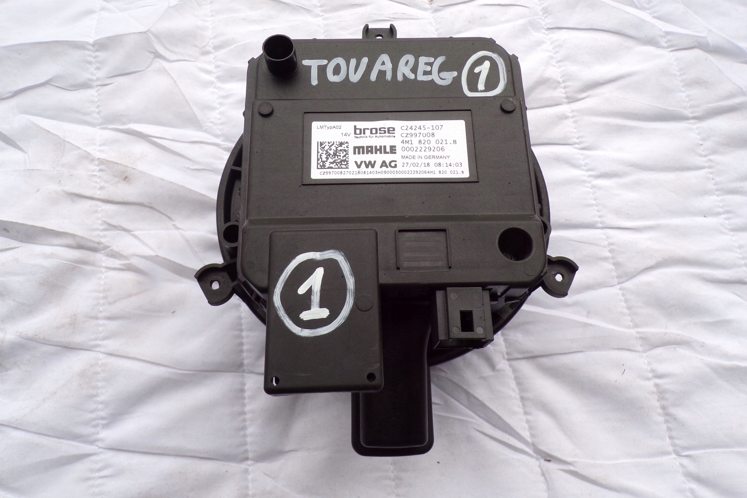 ВЕНТИЛЯТОР ВЕНТИЛЯТОРА 4M1820021B VW TOUAREG III