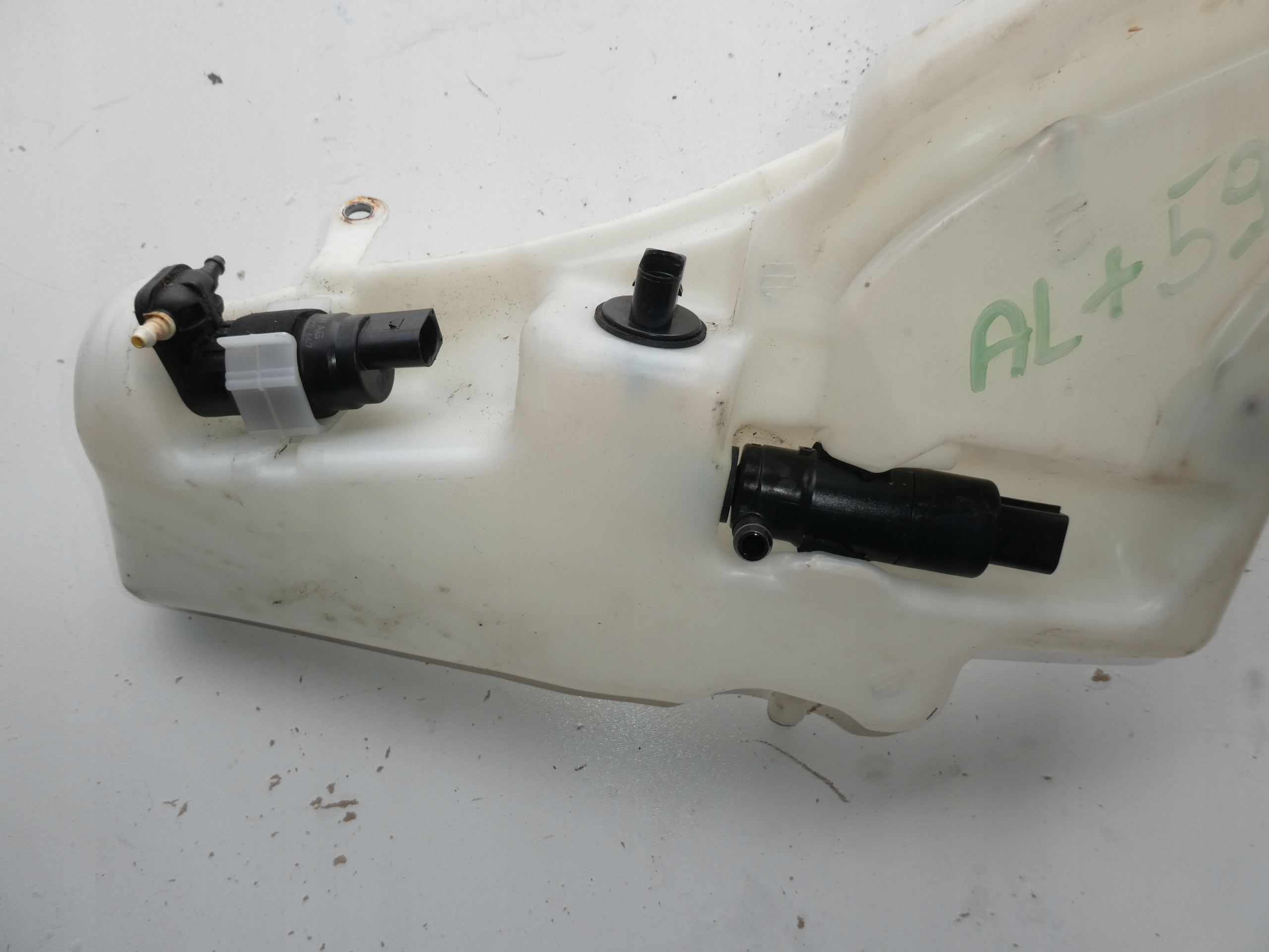 washer fluid tank 8T0955453C AUDI A4 B8 A5
