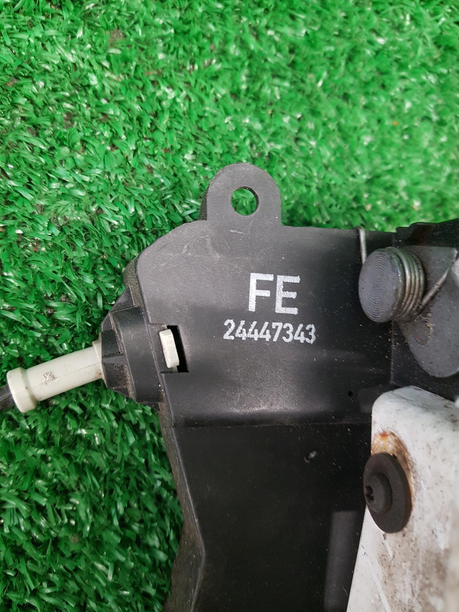 lock door right front OPEL VECTRA C 24447343FE 7 PIN