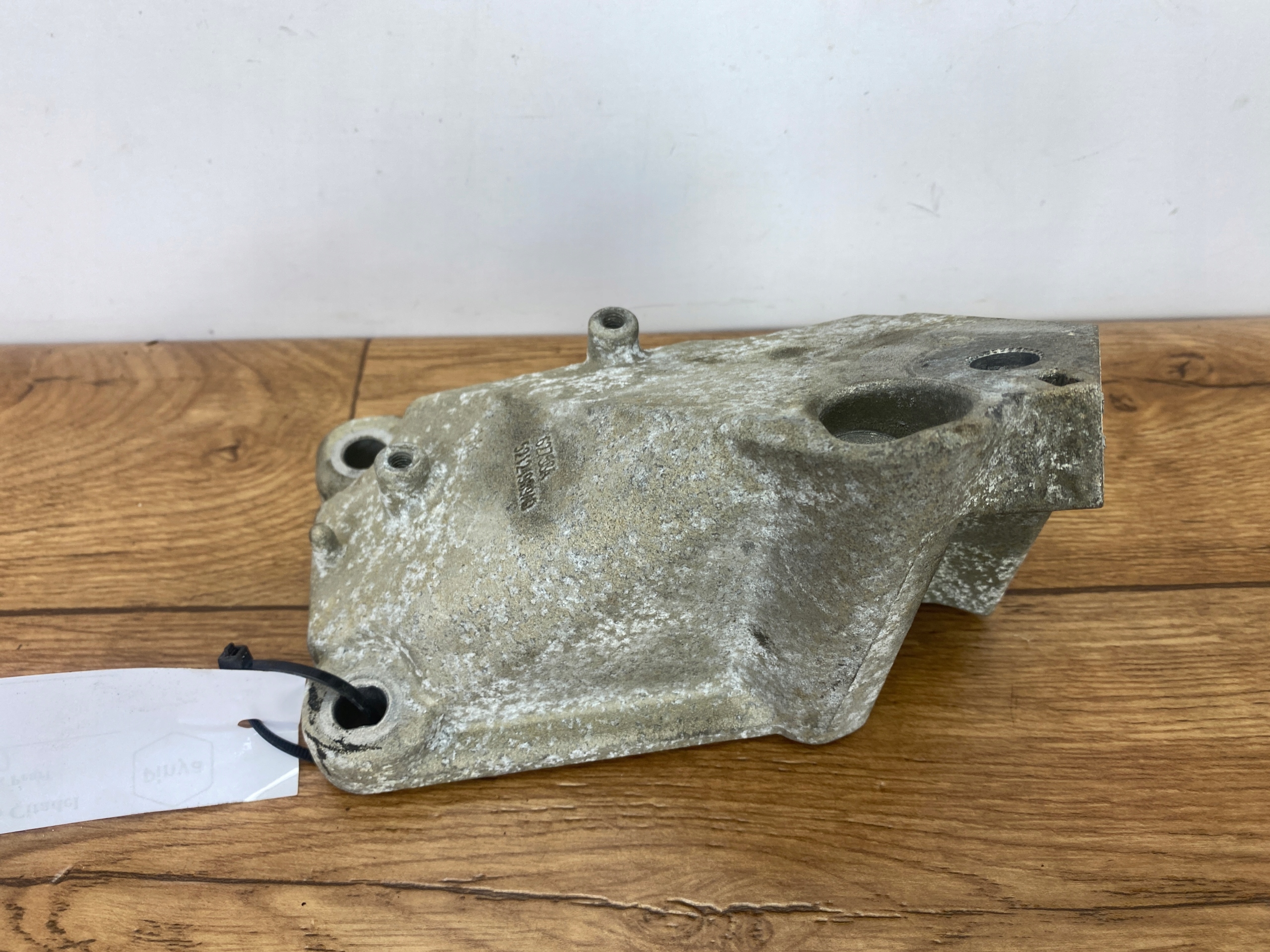 Stütze Halter 5.7 Dodge Durango 2014+ USA