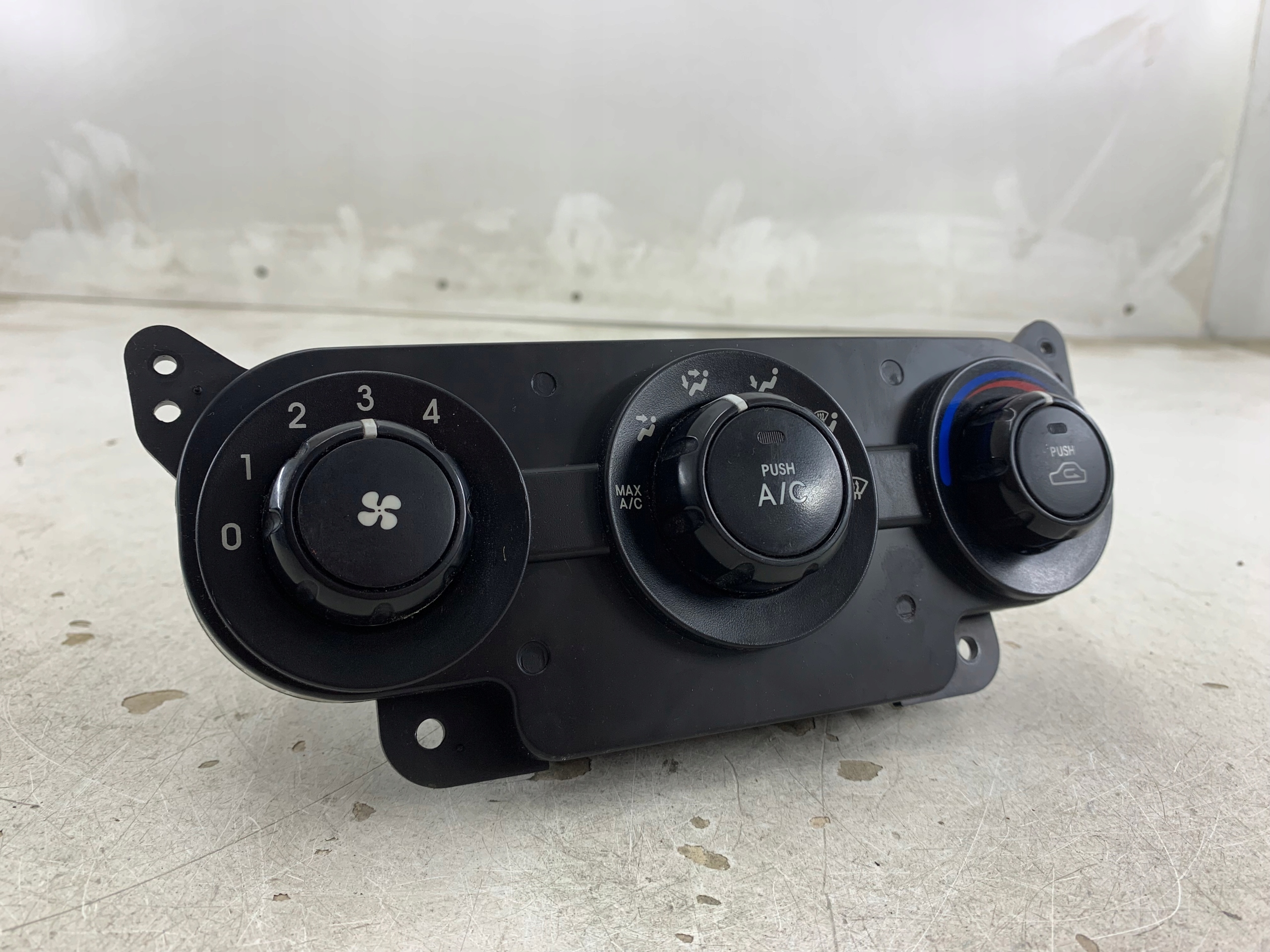 KIA CERATO et commande de climatisation 97250-2F000