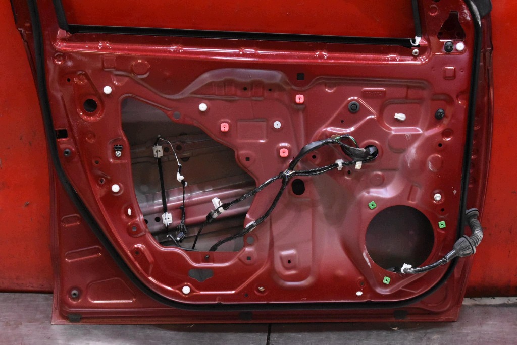 door left front front 2PU TOYOTA YARIS 4 IV 5D 20-24