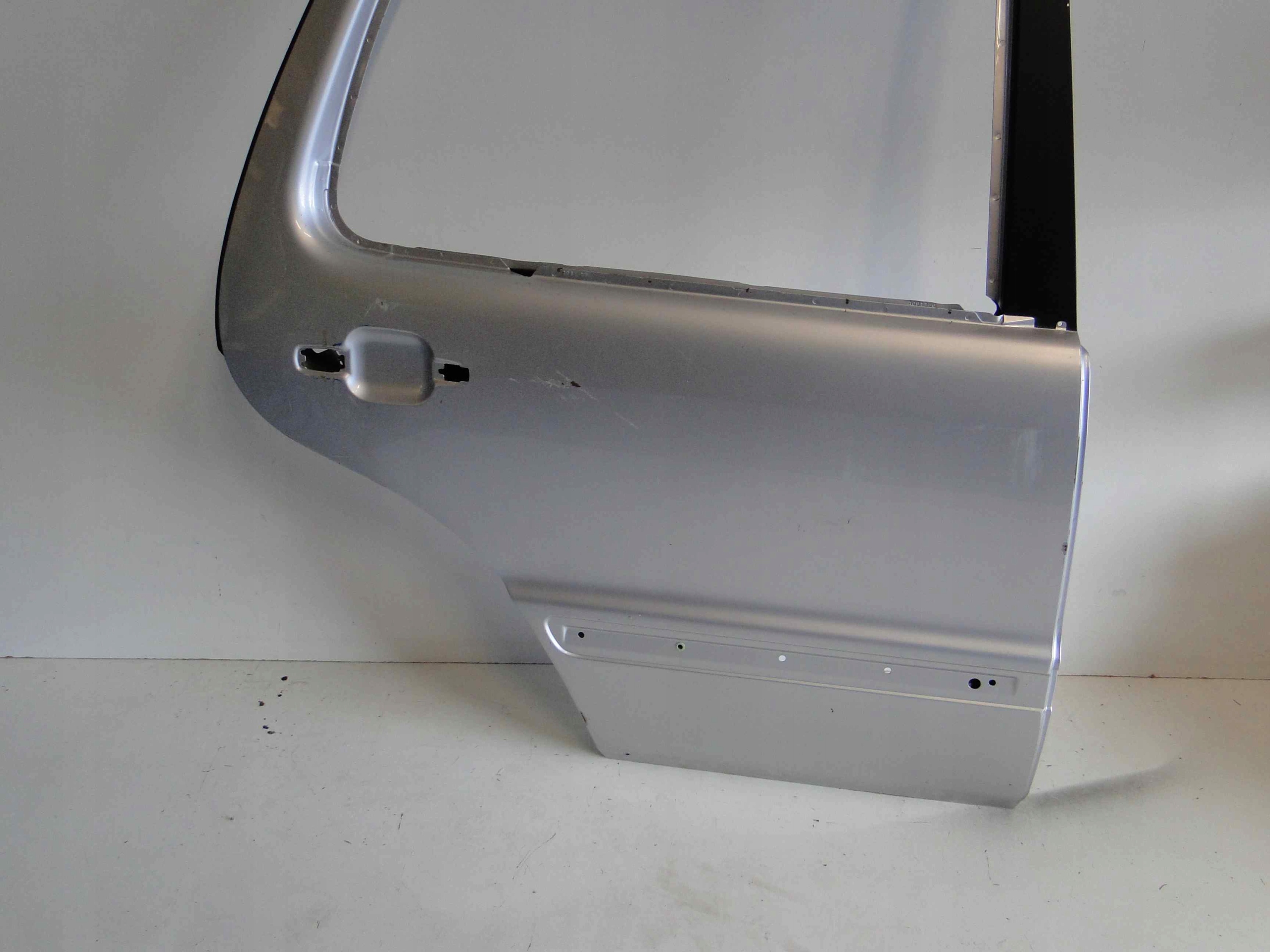 MERCEDES ML W163 163 LIFT DRZWI TYLNE PRAWE Kolor srebrny