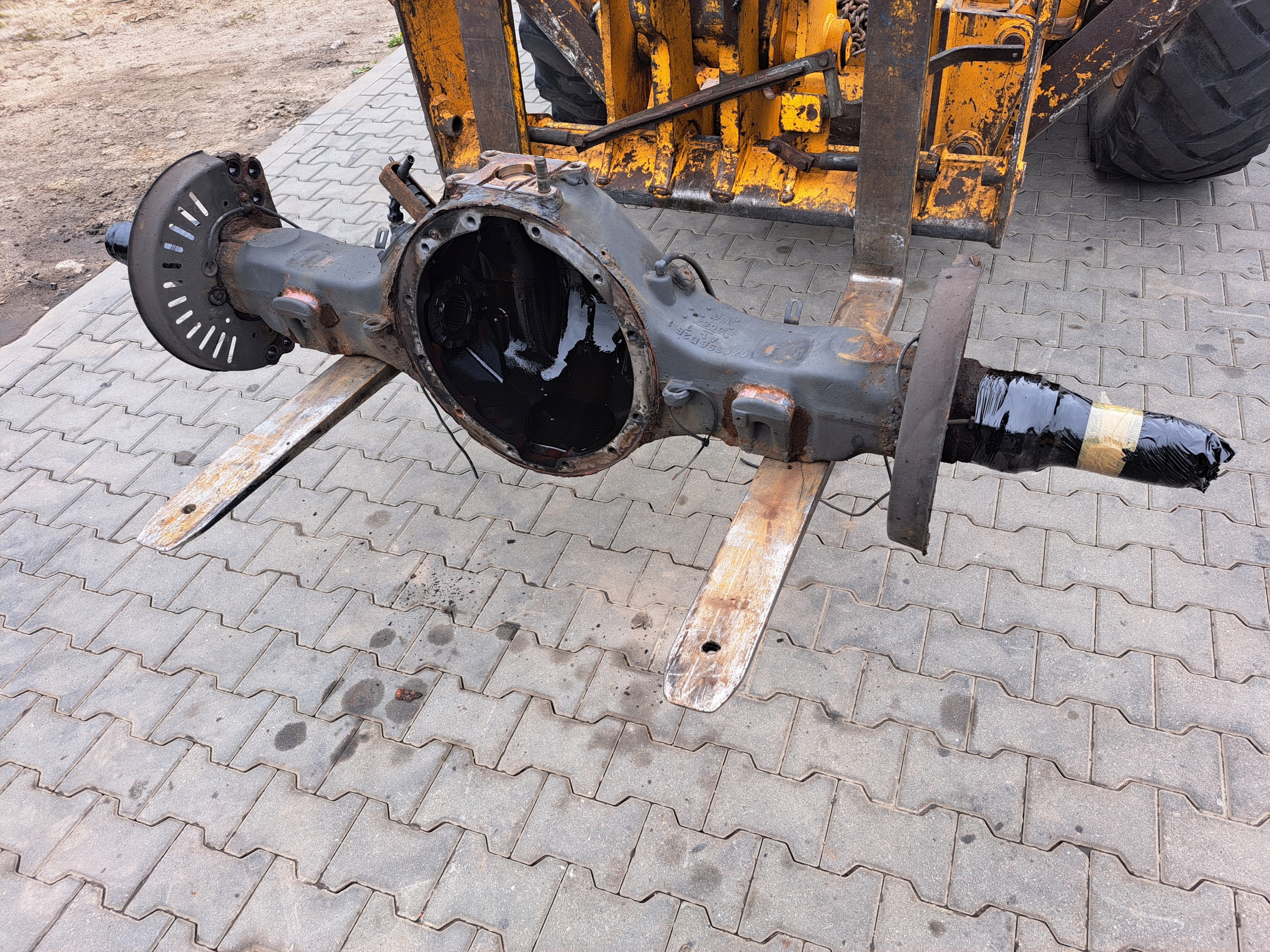 OBUDOWA MOSTU POCHWA EV91 VOLVO FH FM 9 13 4 FMX 12 SZPILEK