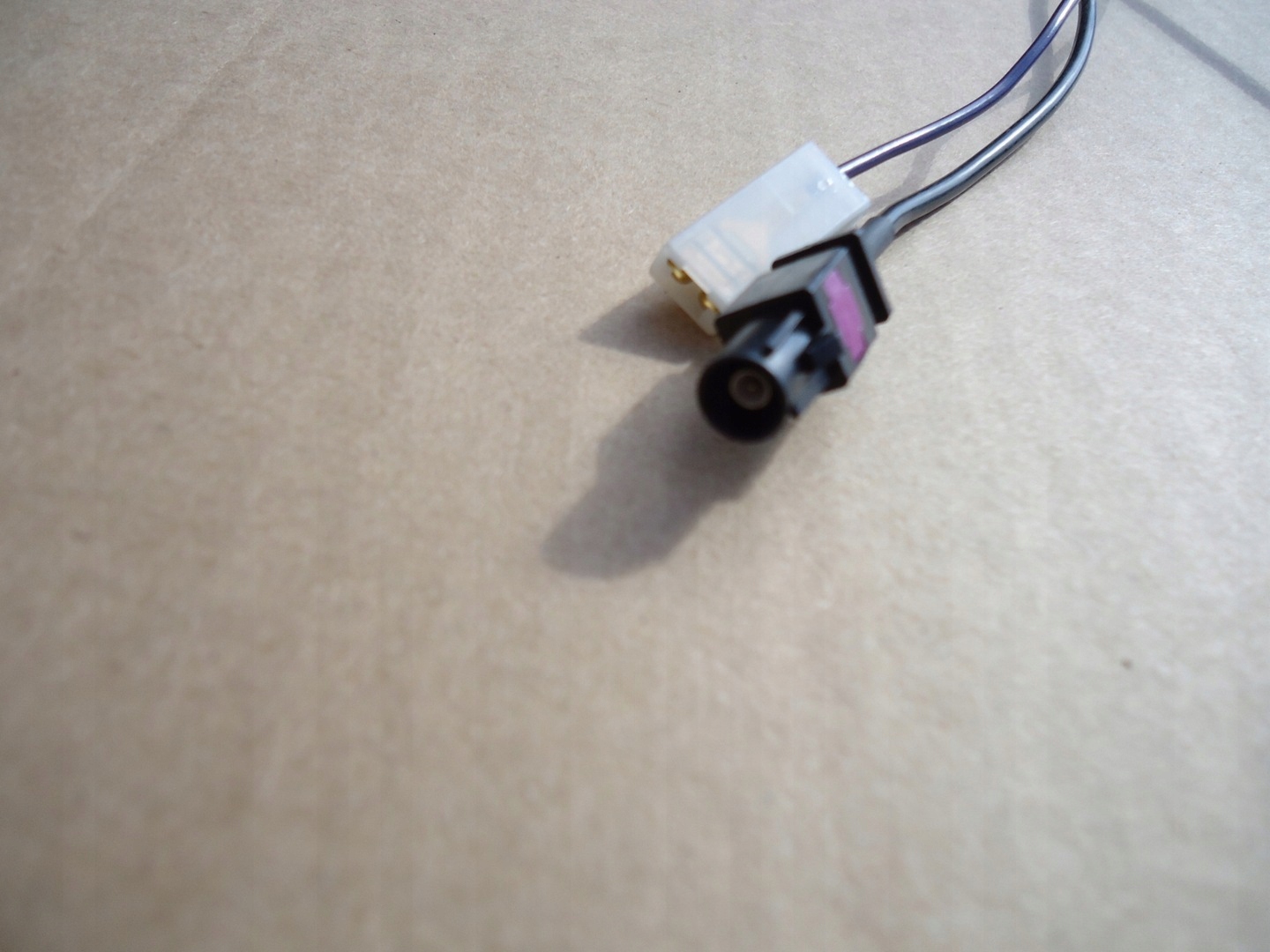 ANTENA DACHOWA SAMOCHODOWA VOLKSWAGEN CRAFTER 06-2018 R A 906 820 04 75 Marka Mercedes-Benz OE