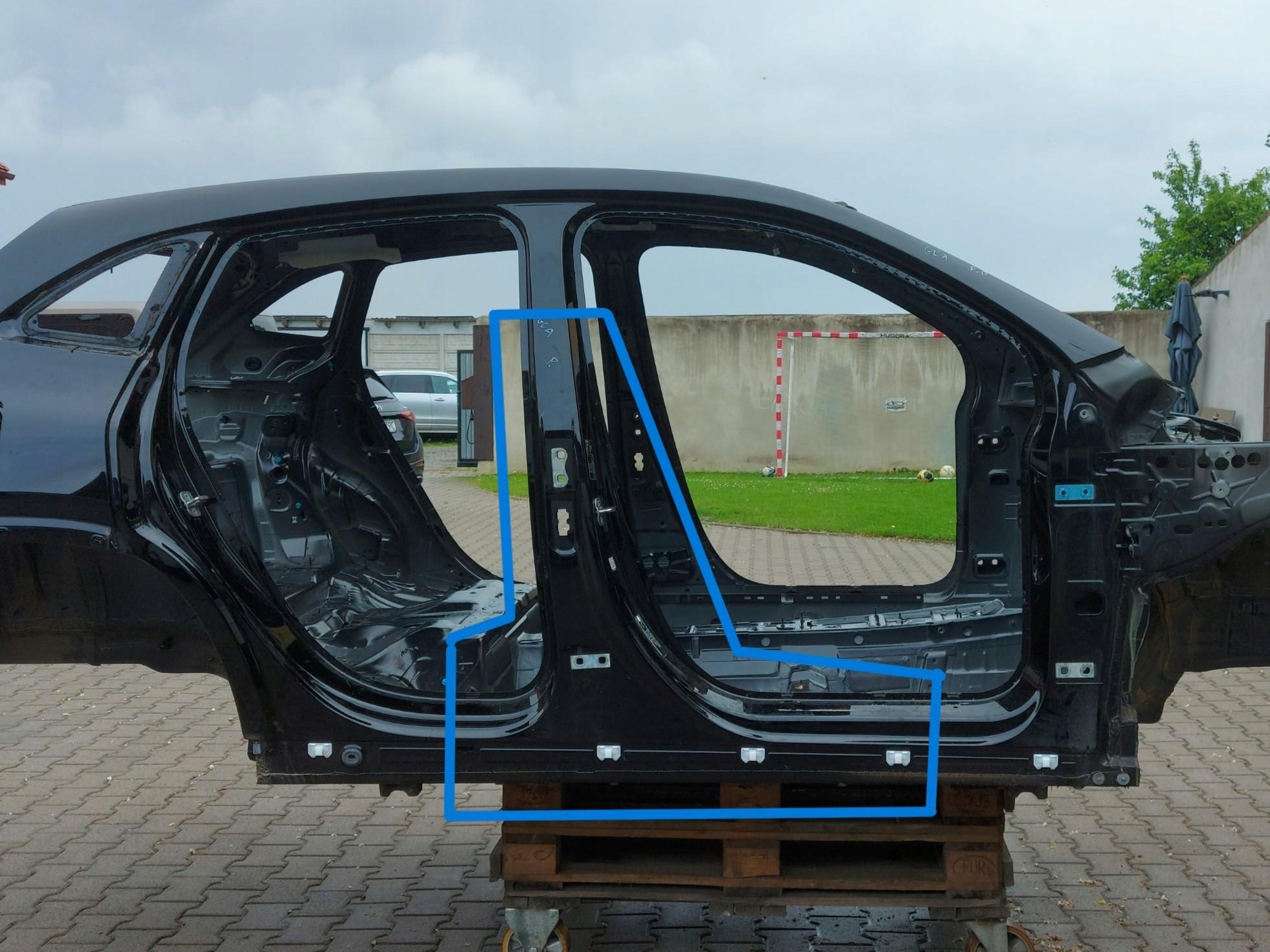Mercedes GLA 250e LIFT II H247 pillar central right
