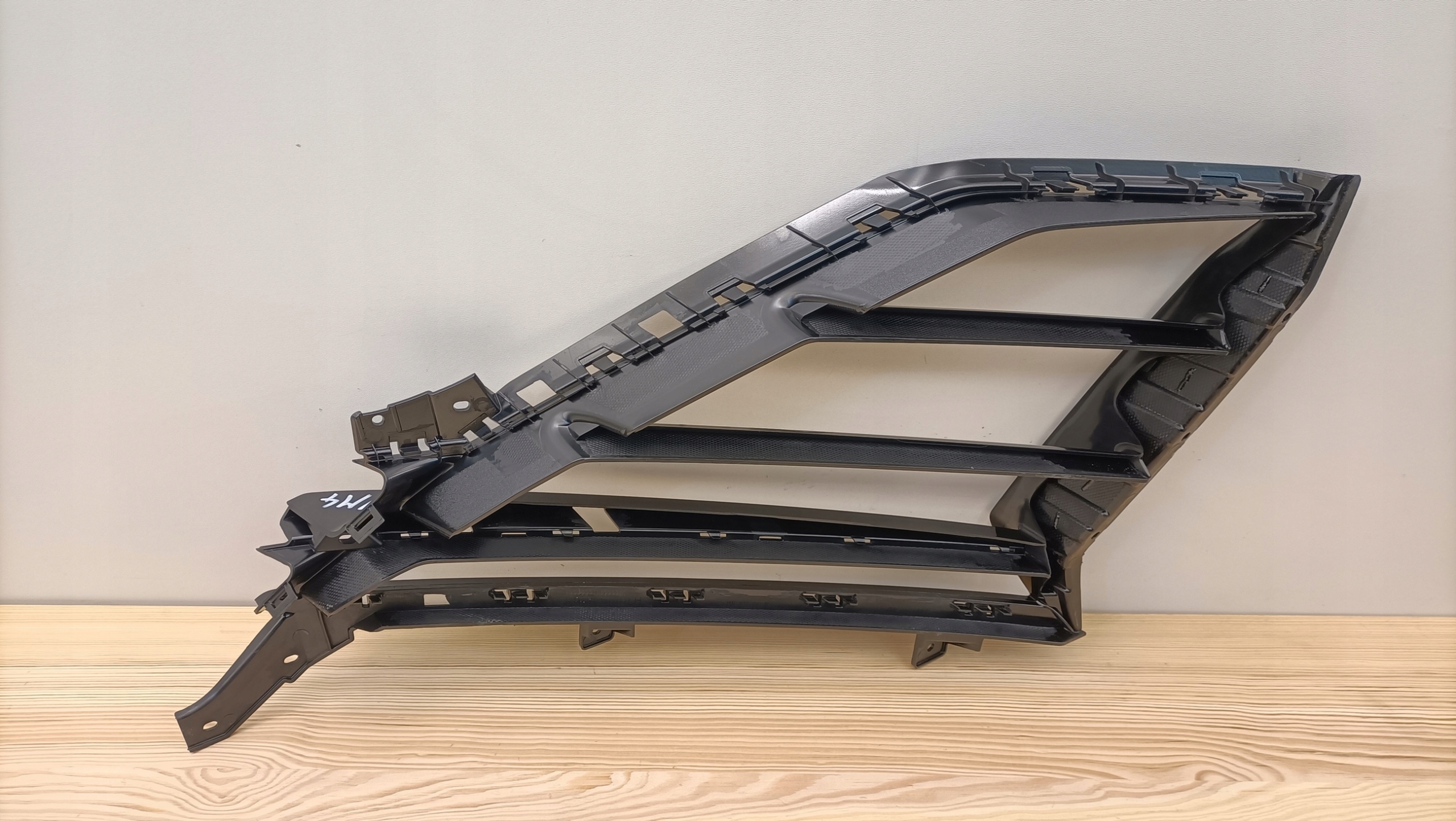 LAMBORGHINI URUS 4ML LIFT left grid of a bumper new original DOM/M4