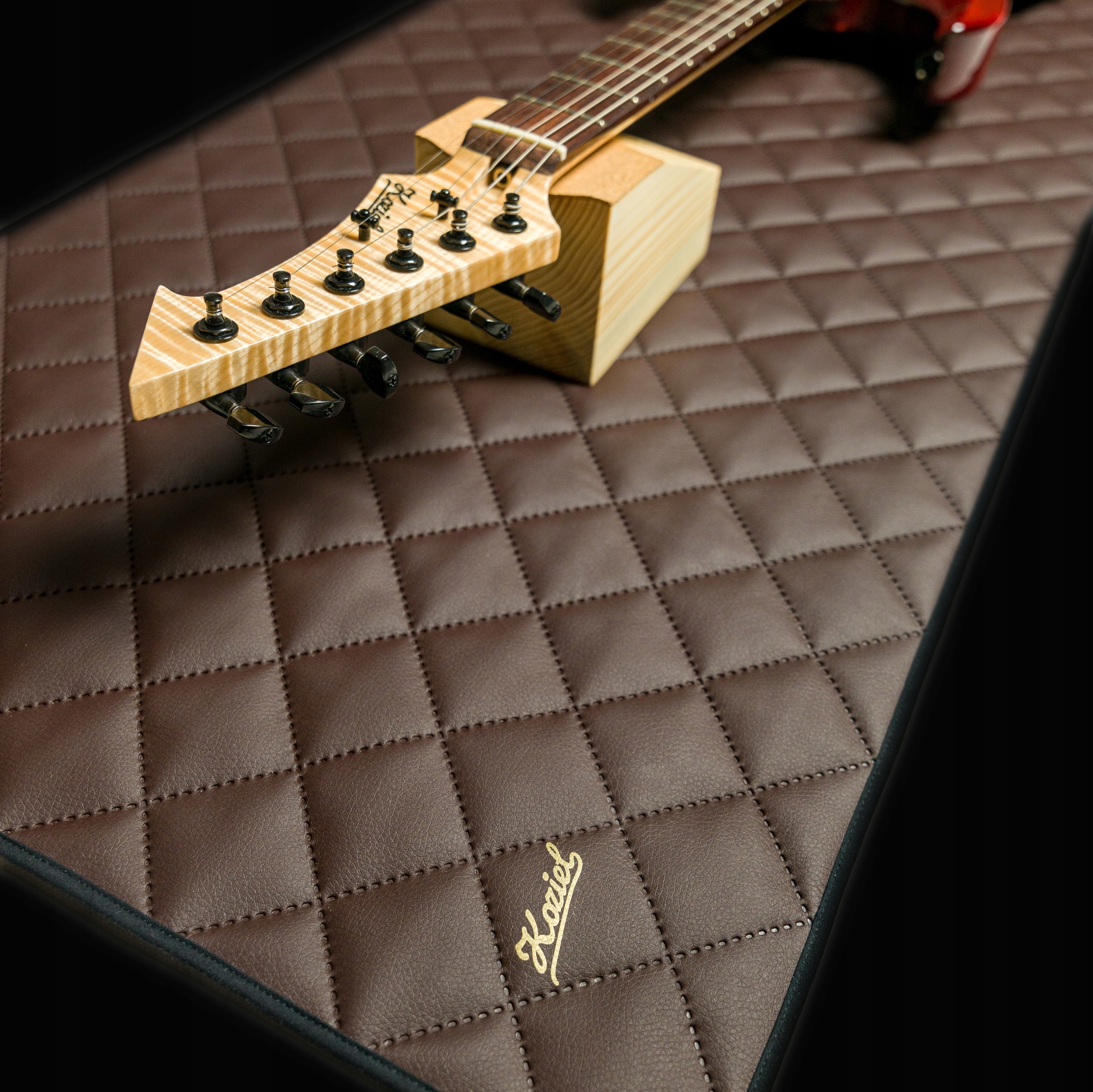 Servisní podložka pod kytaru 120 x 50 cm, hnědá