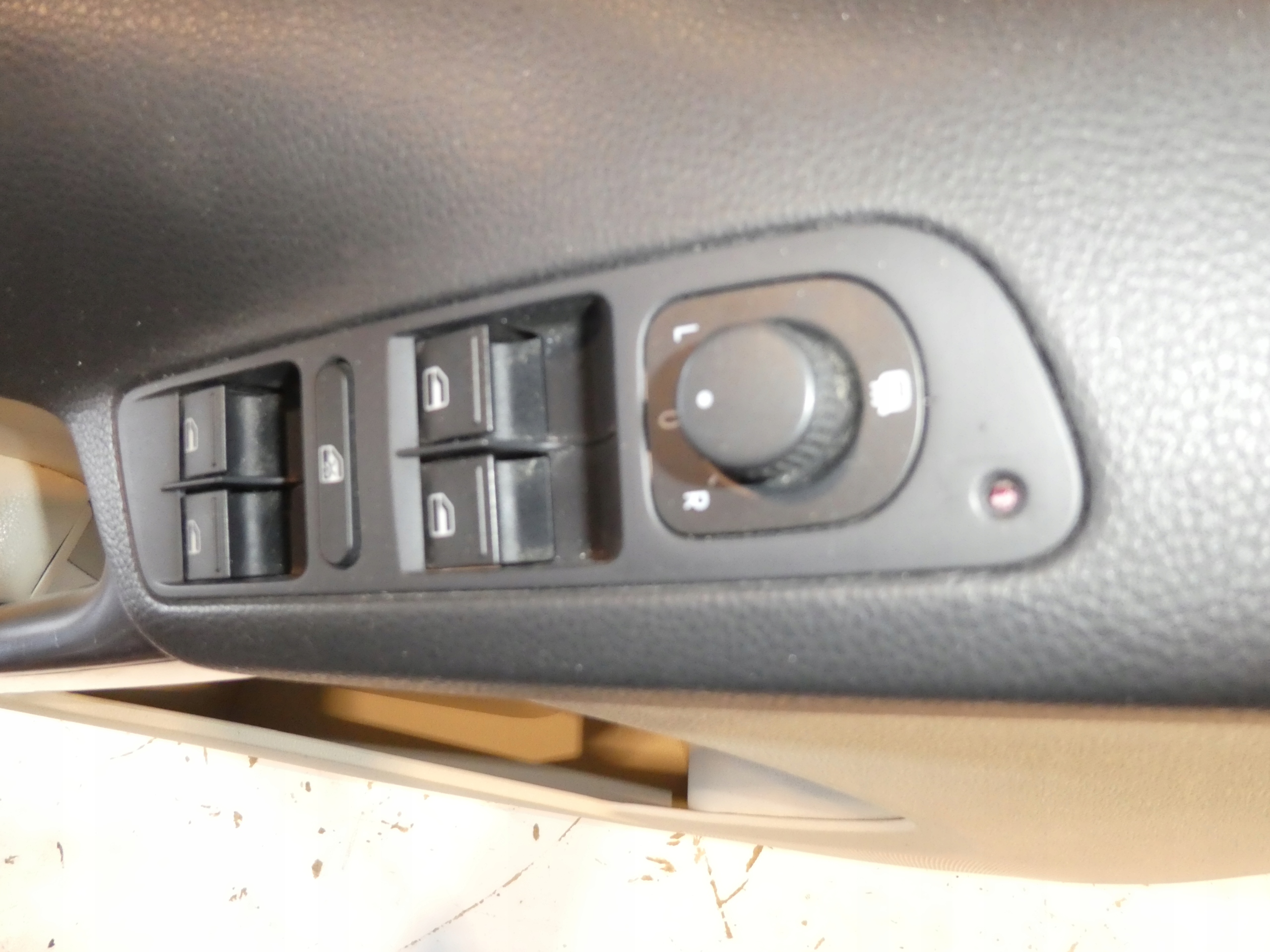 VW TIGUAN and 5N side door left front 5N0867011