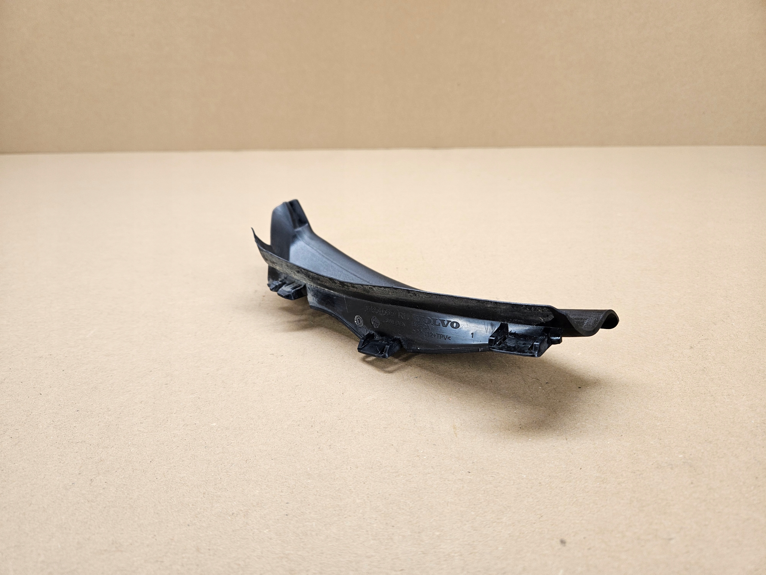 spoiler under the window right VOLVO XC40 C40 EC40 EX40