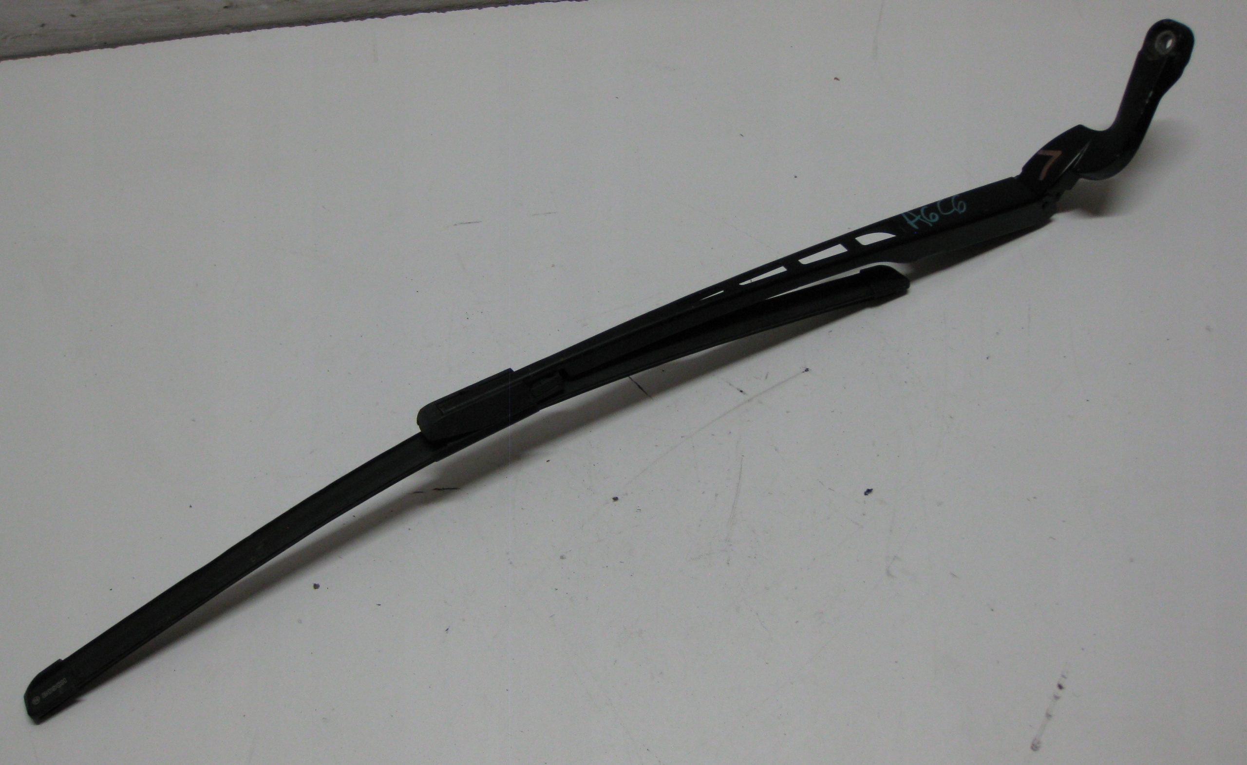 AUDI A6 C6 2.7 TDI 07R wiper arm left 4F1955409