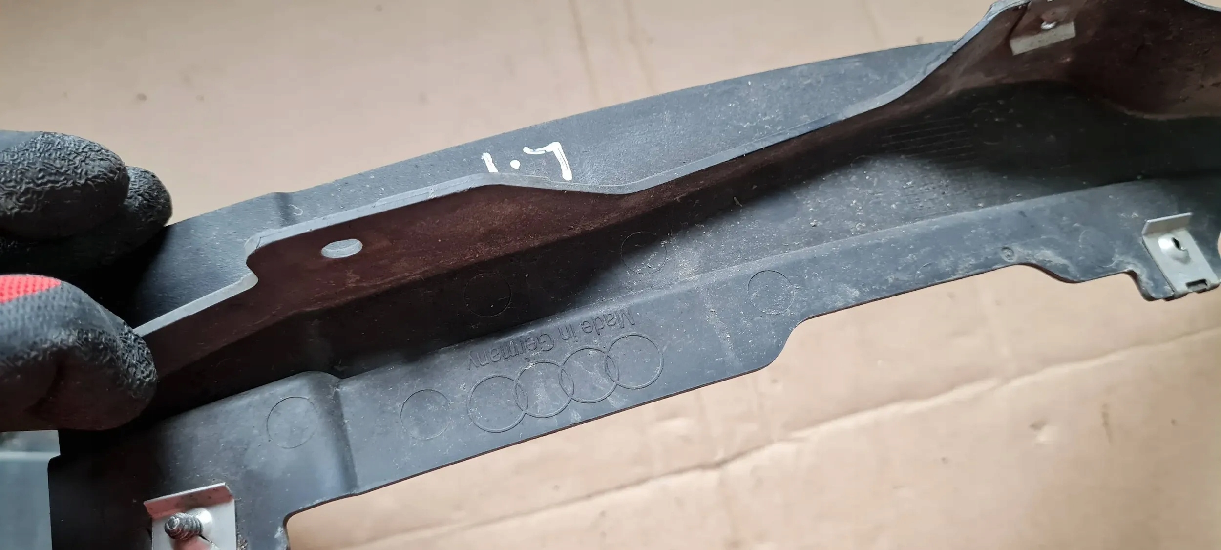 Q7 4M II CHLAPACZ SPOILER NADKOLA PRAWY PRZÓD 4M0853887C Typ samochodu 4x4/SUV