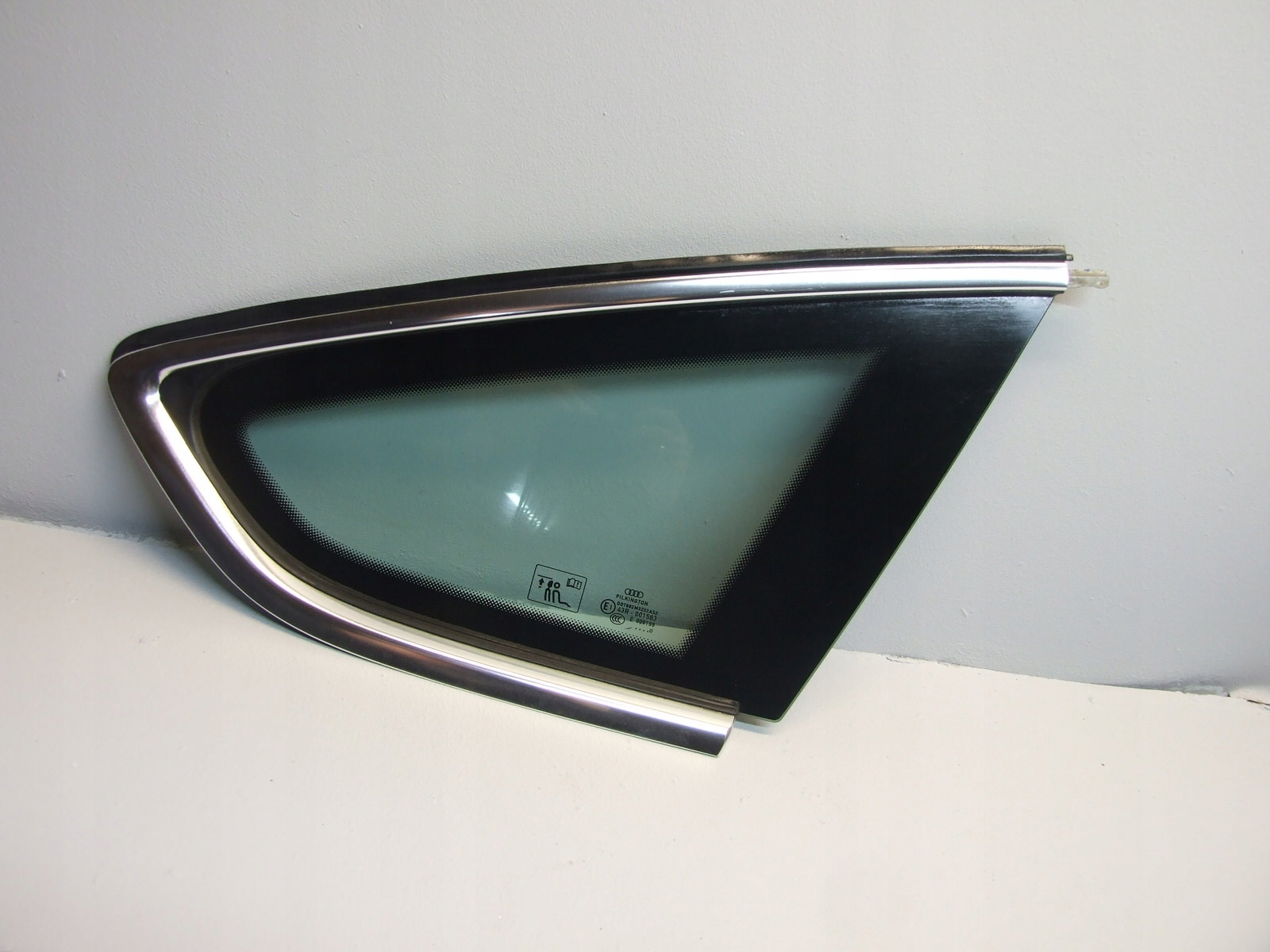 8T 8845300 - Кузовное стекло правое AUDI A5 8T8845300